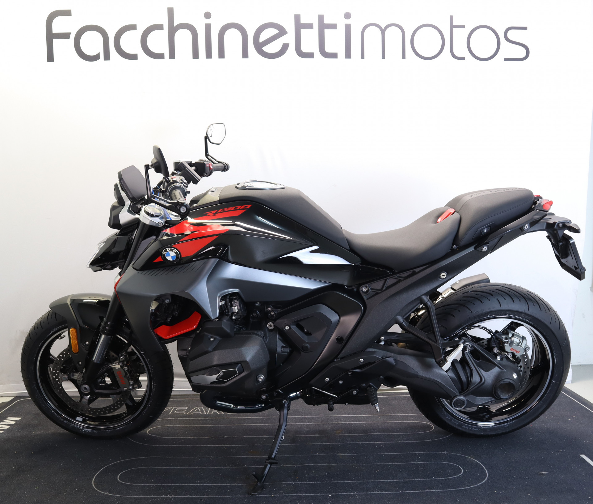 BMW R 1300 R - 2