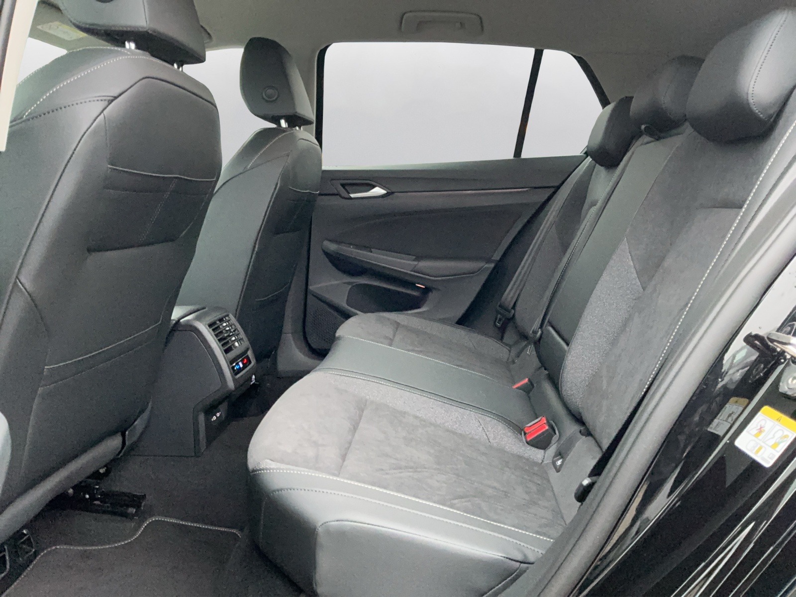 VW Golf 1.5 e TSI mHEV United DSG - 11