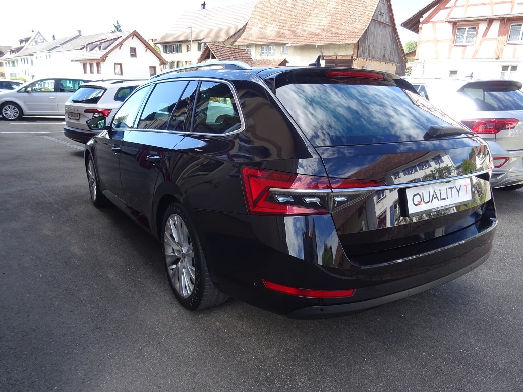 SKODA Superb Combi 2.0 TDI Style DSG - 4