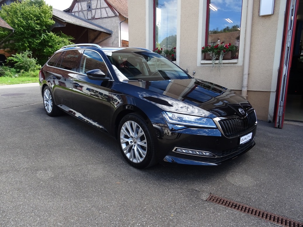 SKODA Superb Combi 2.0 TDI Style DSG - 2