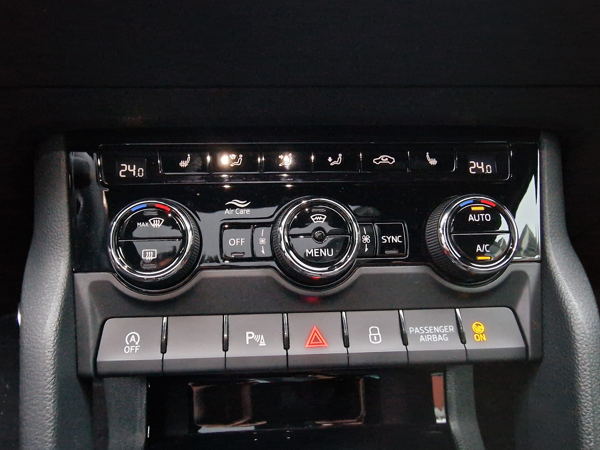 SKODA Karoq 2.0 TSI SportLine 4x4 DSG - 19