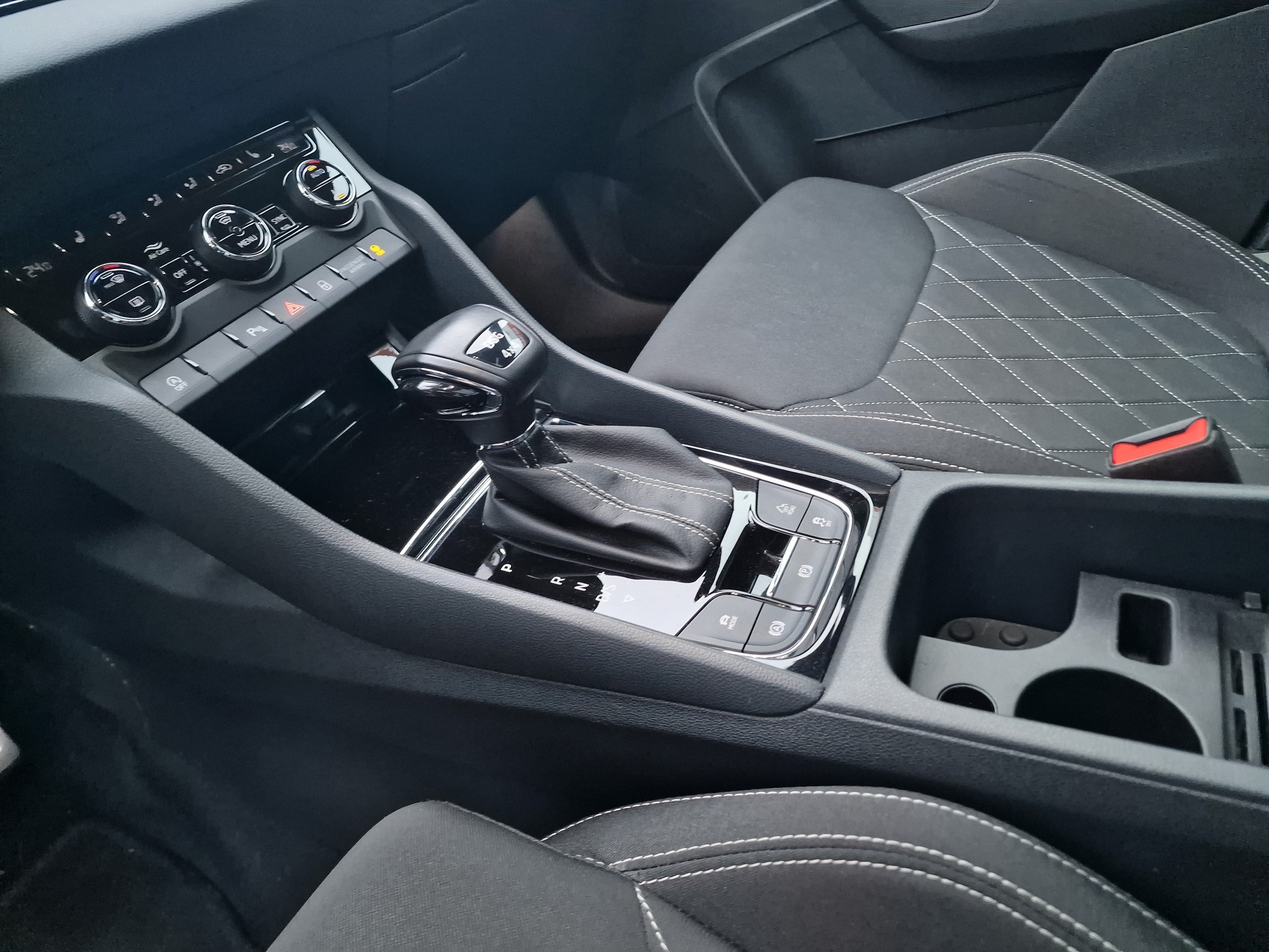 SKODA Karoq 2.0 TSI SportLine 4x4 DSG - 16