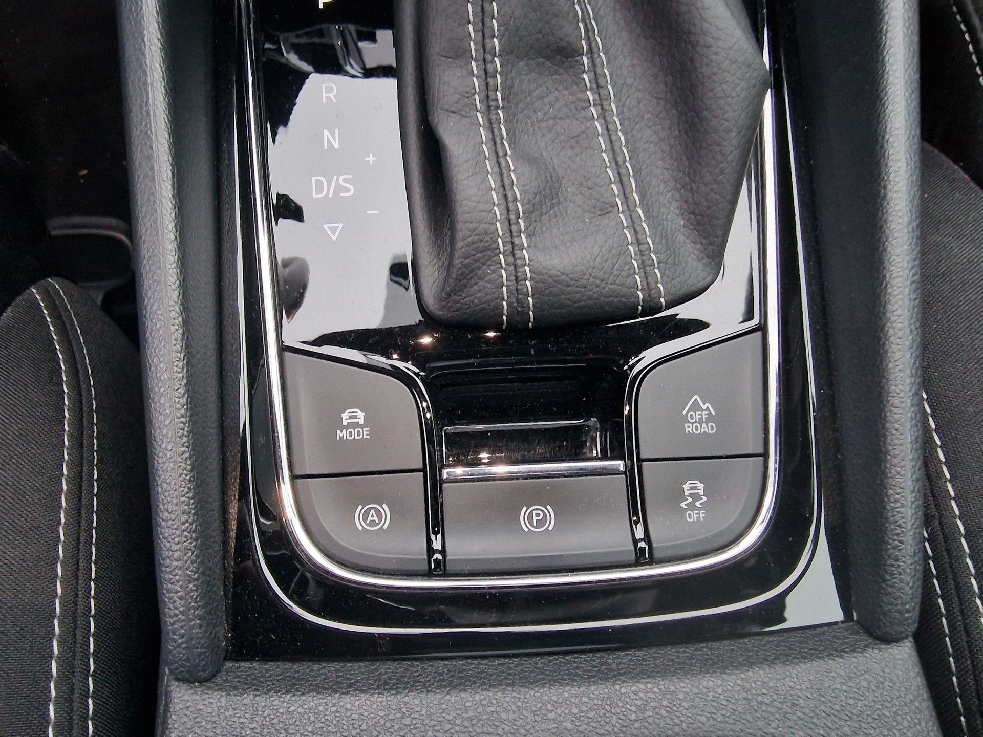 SKODA Karoq 2.0 TSI SportLine 4x4 DSG - 21