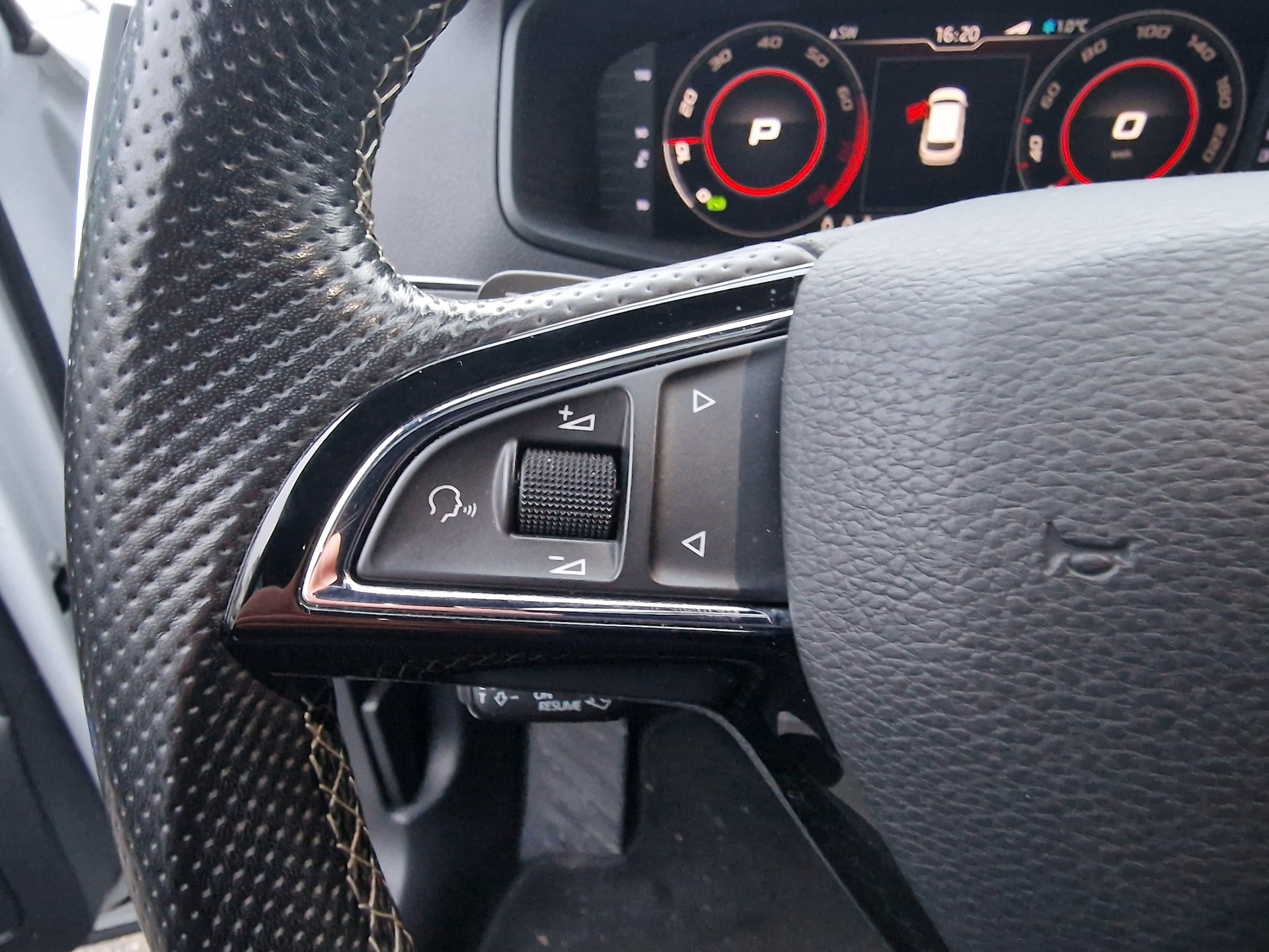 SKODA Karoq 2.0 TSI SportLine 4x4 DSG - 14