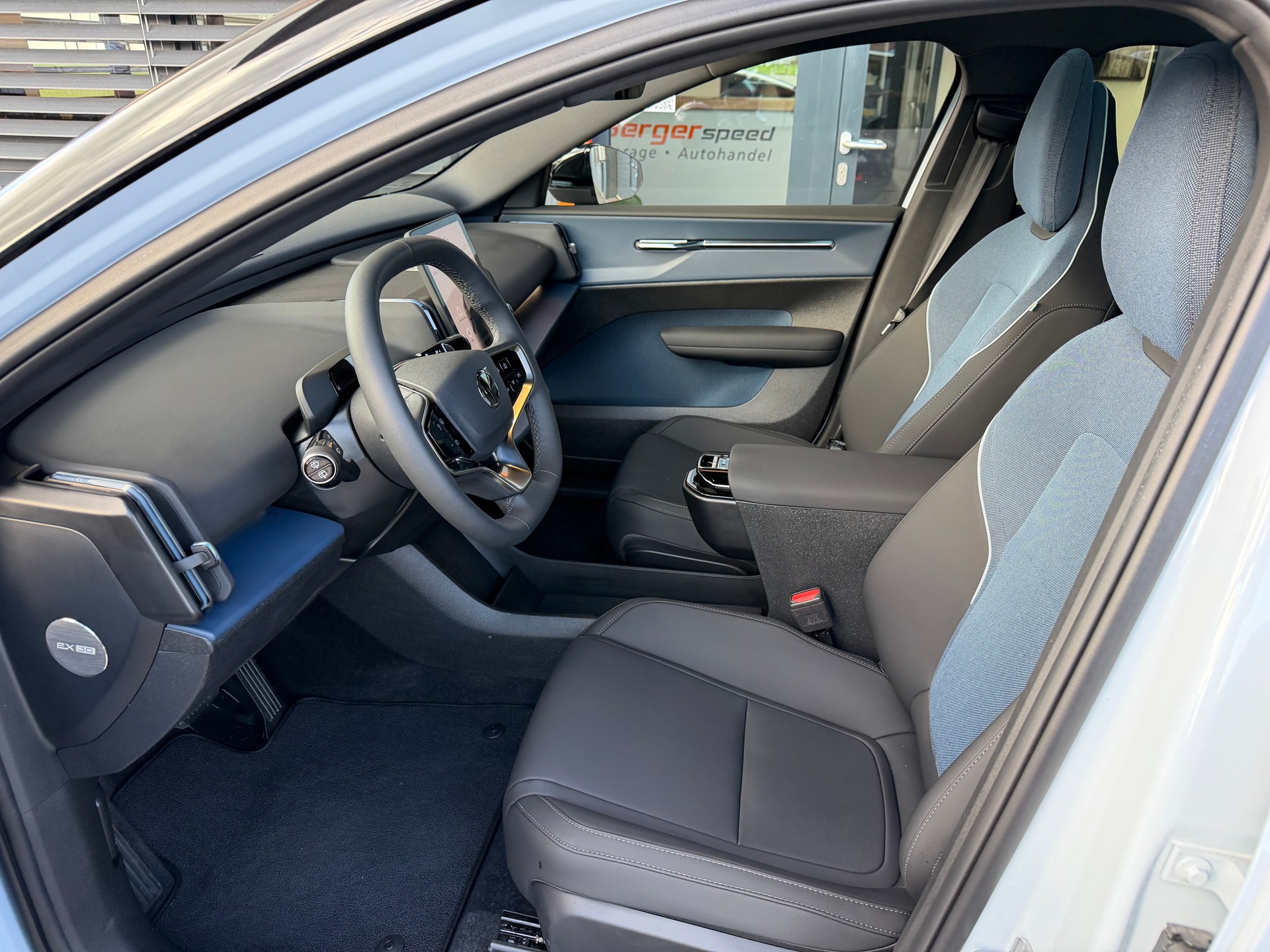 VOLVO EX30 E60 69kWh Twin Ultra - 8