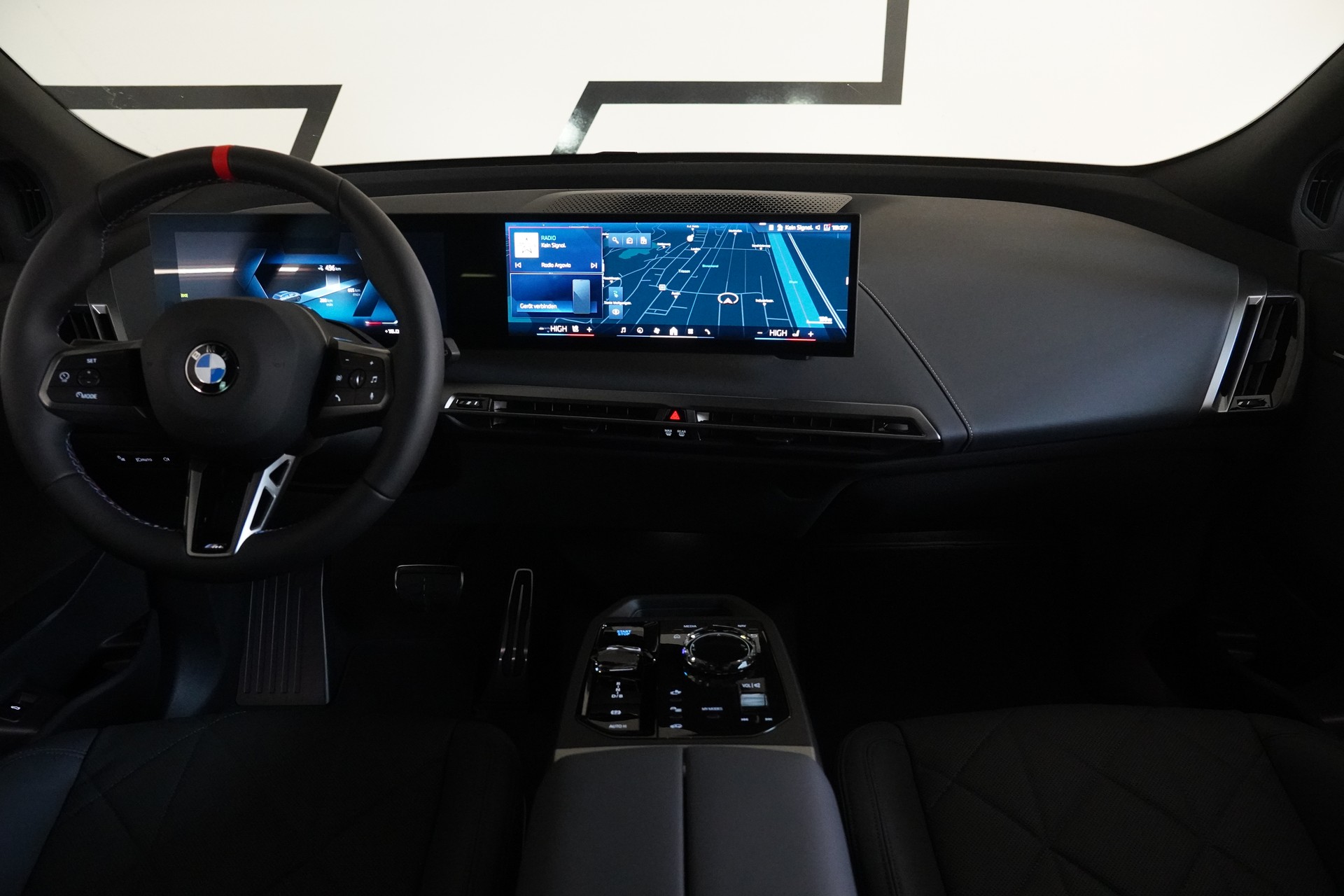 BMW iX M70 xDrive - 18