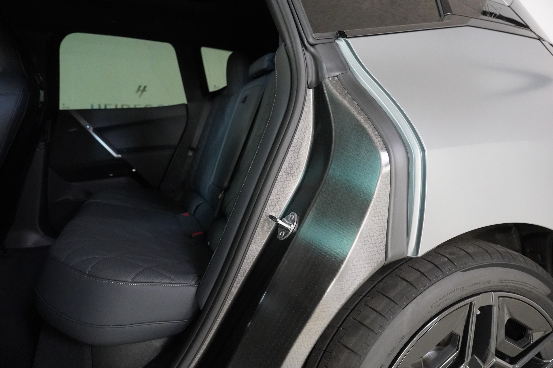 BMW iX M70 xDrive - 13