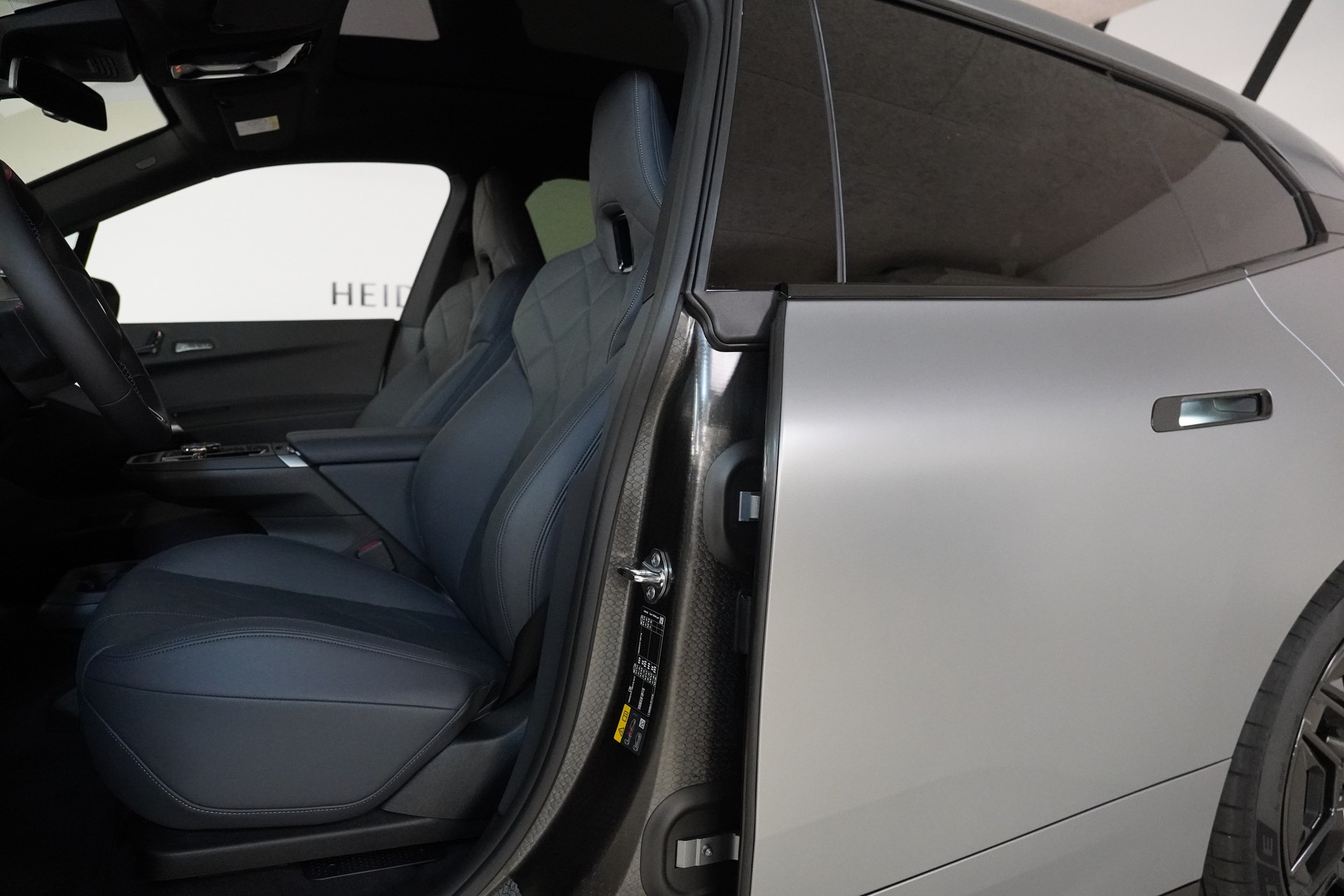 BMW iX M70 xDrive - 11