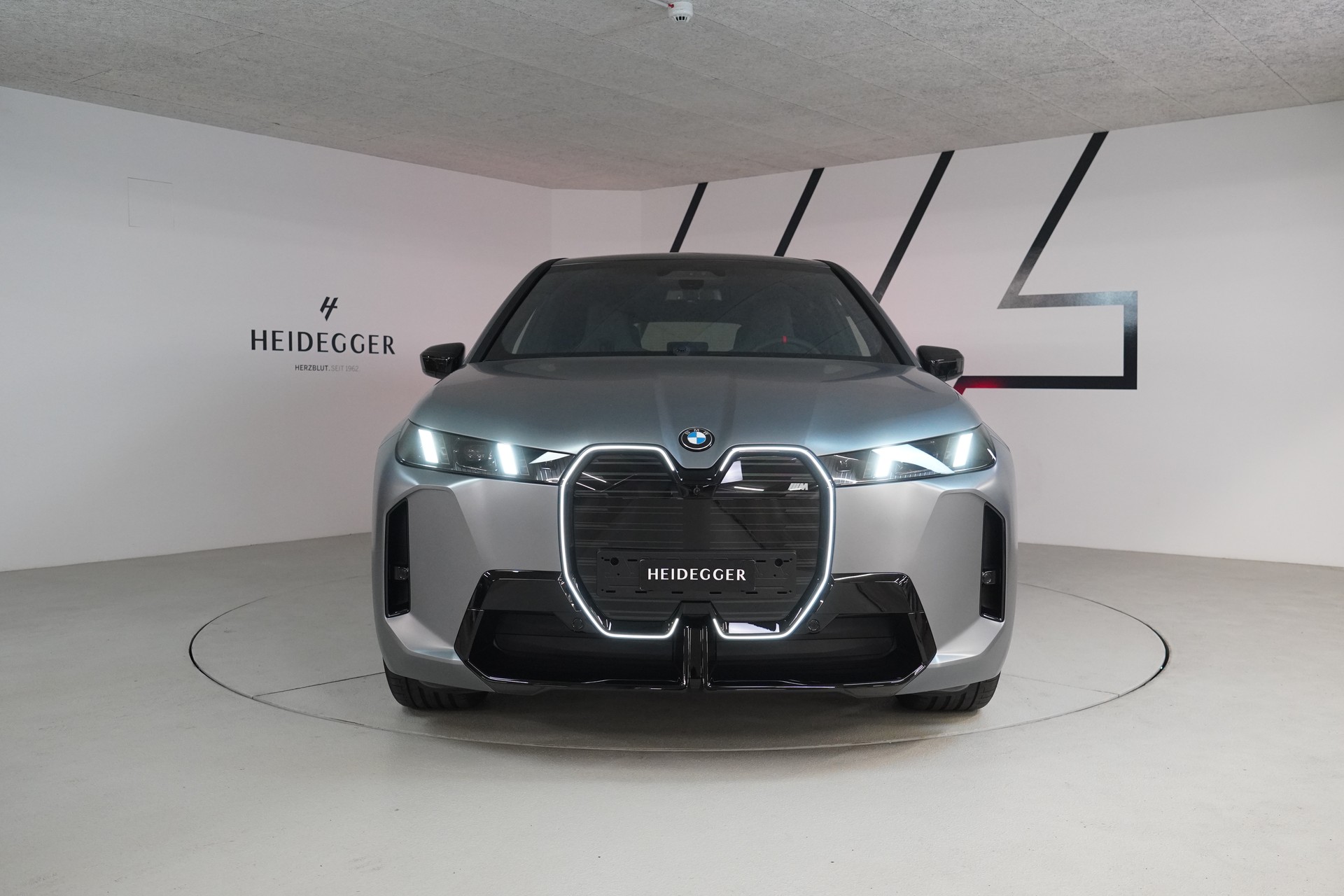 BMW iX M70 xDrive - 2