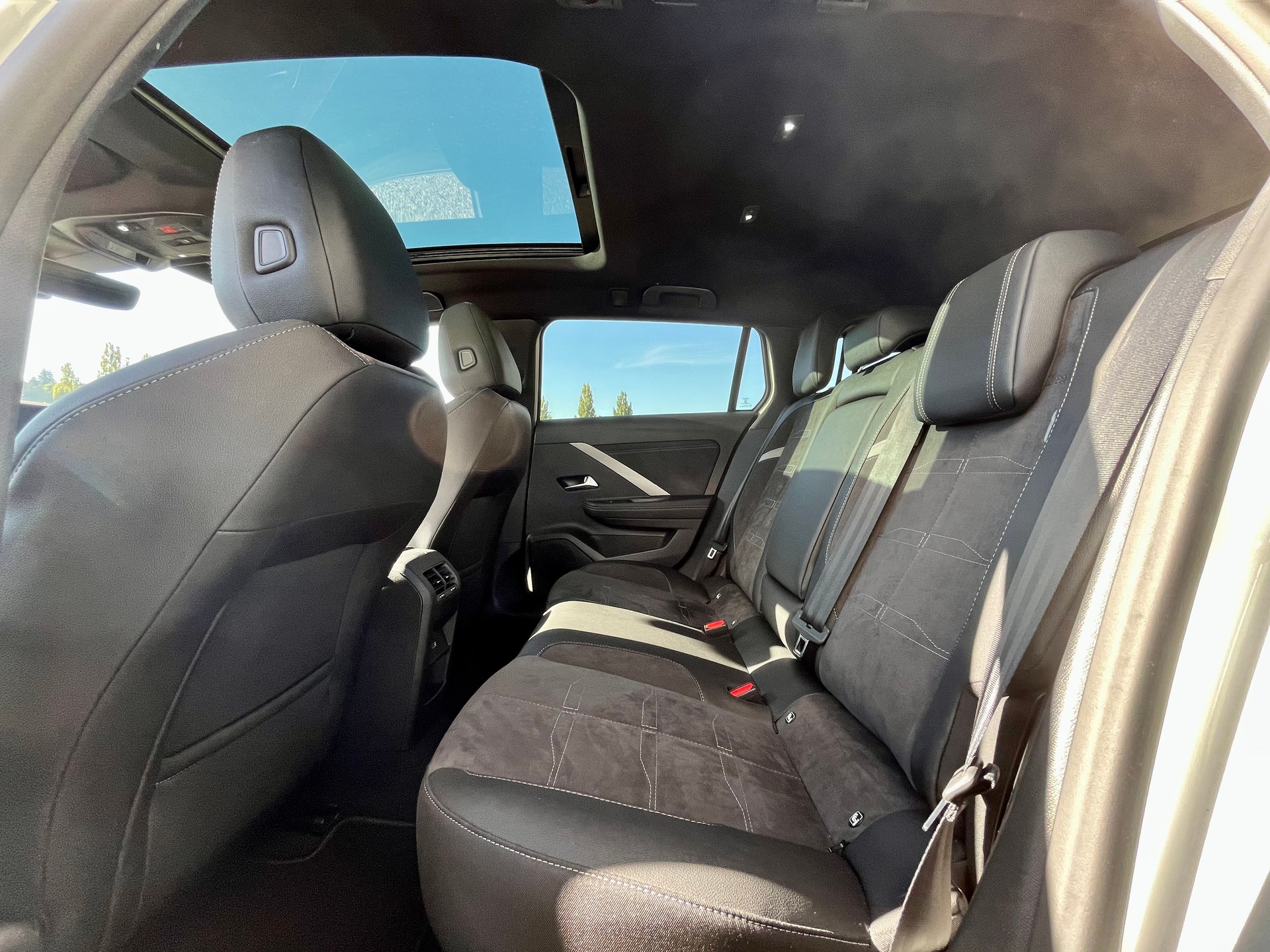 OPEL Astra Sports Tourer 1.2i Turbo Ultimate A - 7