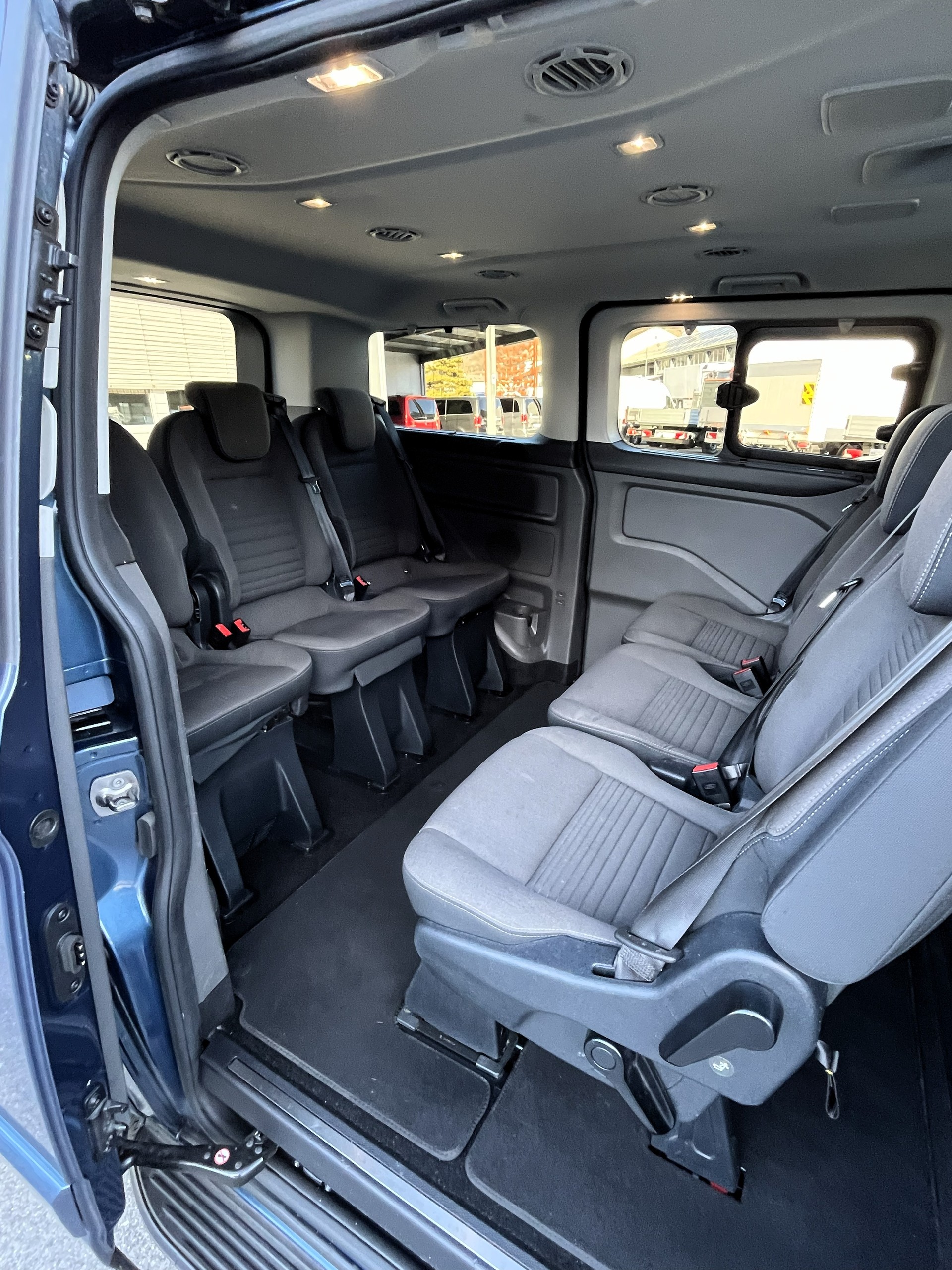 FORD Tourneo Custom 320 L1H1 Titanium A - 12