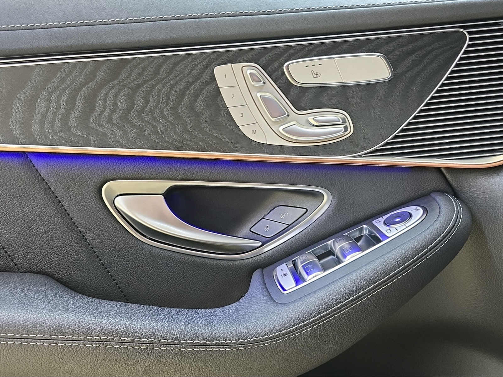 MERCEDES-BENZ EQC 400 4Matic - 11