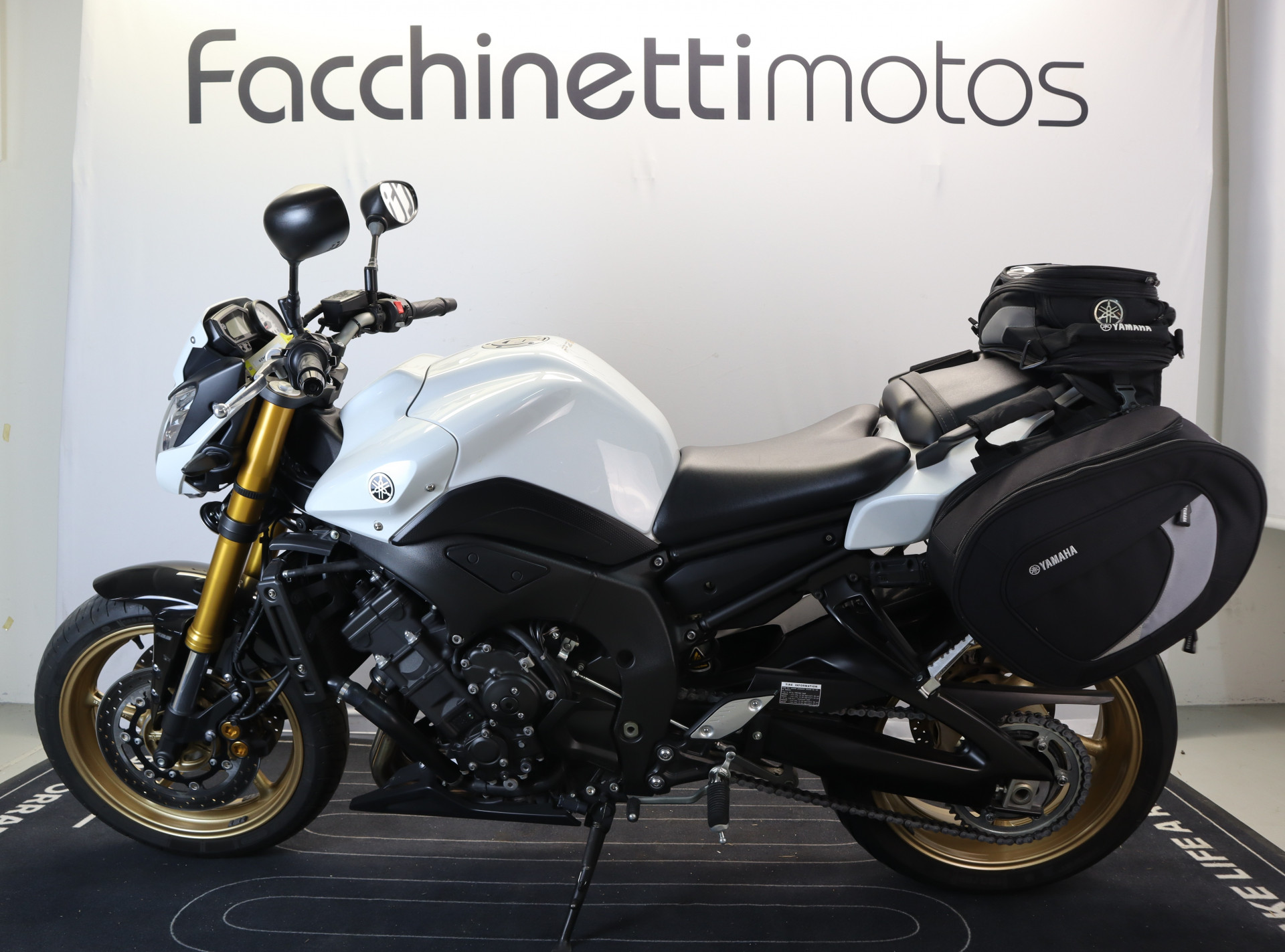 YAMAHA FZ 8 N - 2