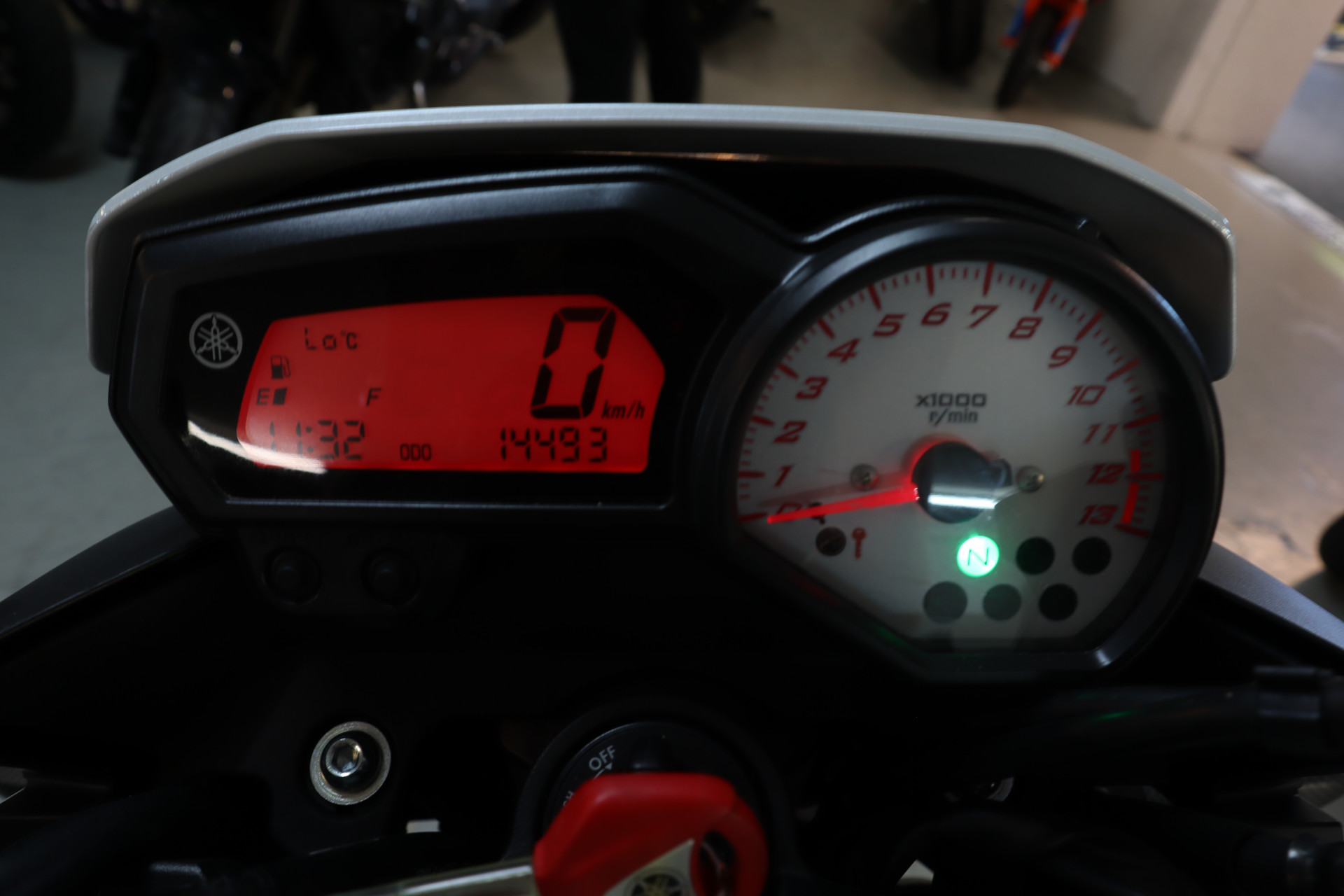 YAMAHA FZ 8 N - 5