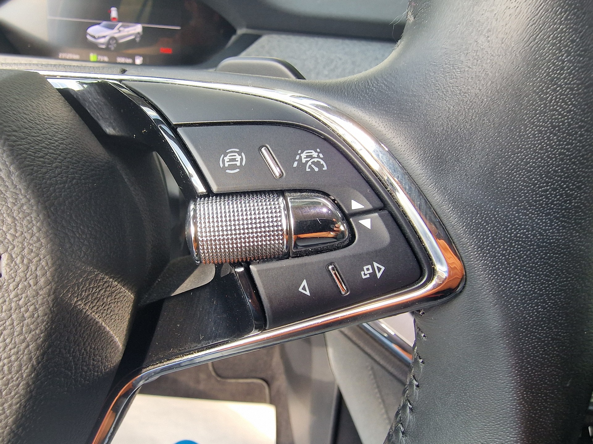 SKODA Enyaq iV 80 24Mt Gara MFK Neu - 14
