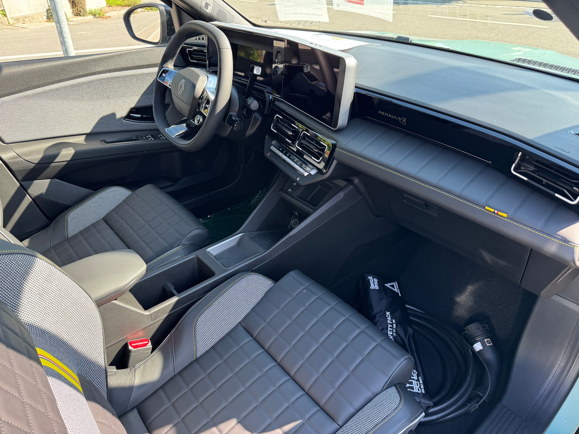 RENAULT R4 E-Tech Comfort Range 52 kWh Iconic - 5