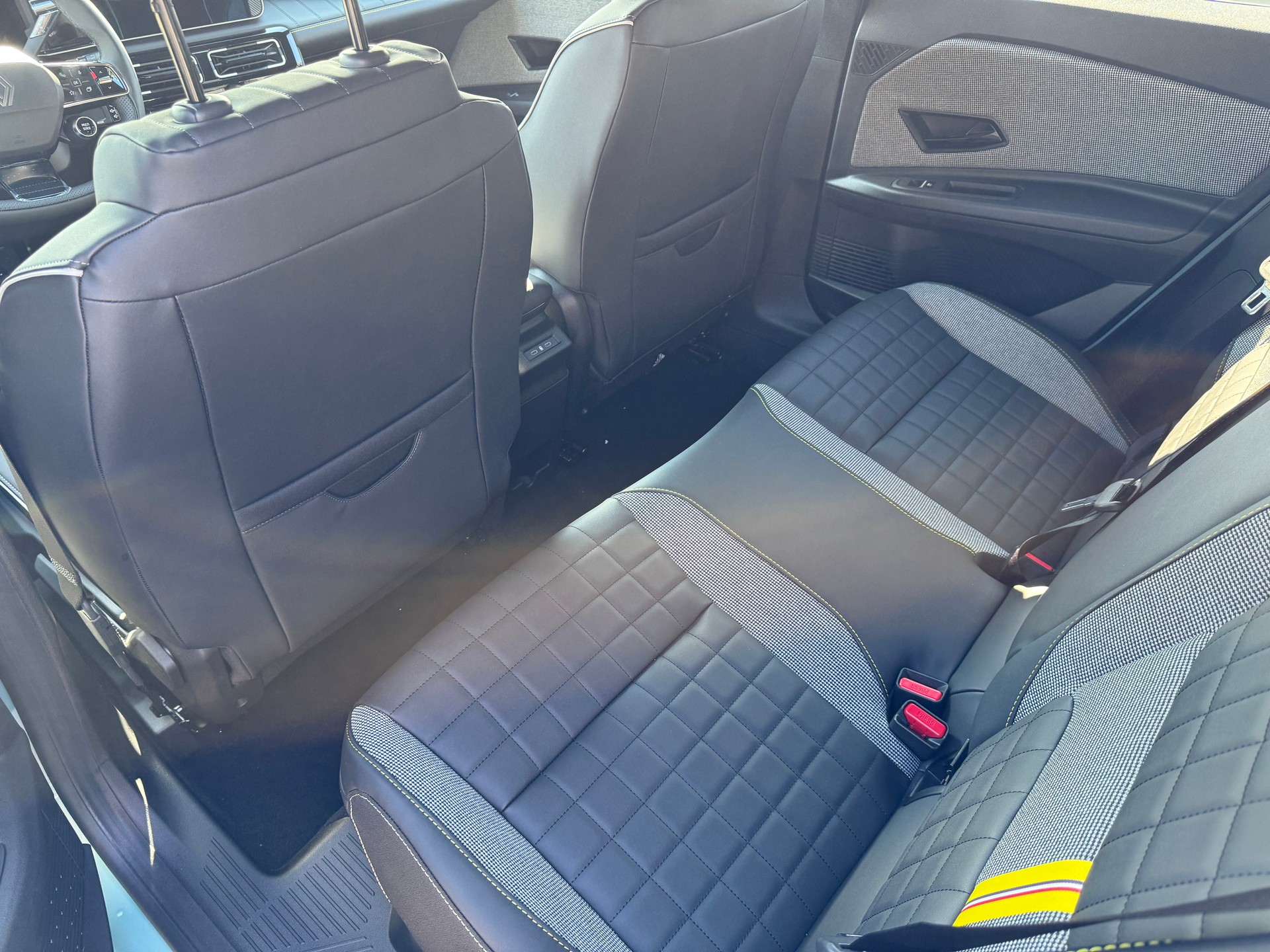 RENAULT R4 E-Tech Comfort Range 52 kWh Iconic - 8