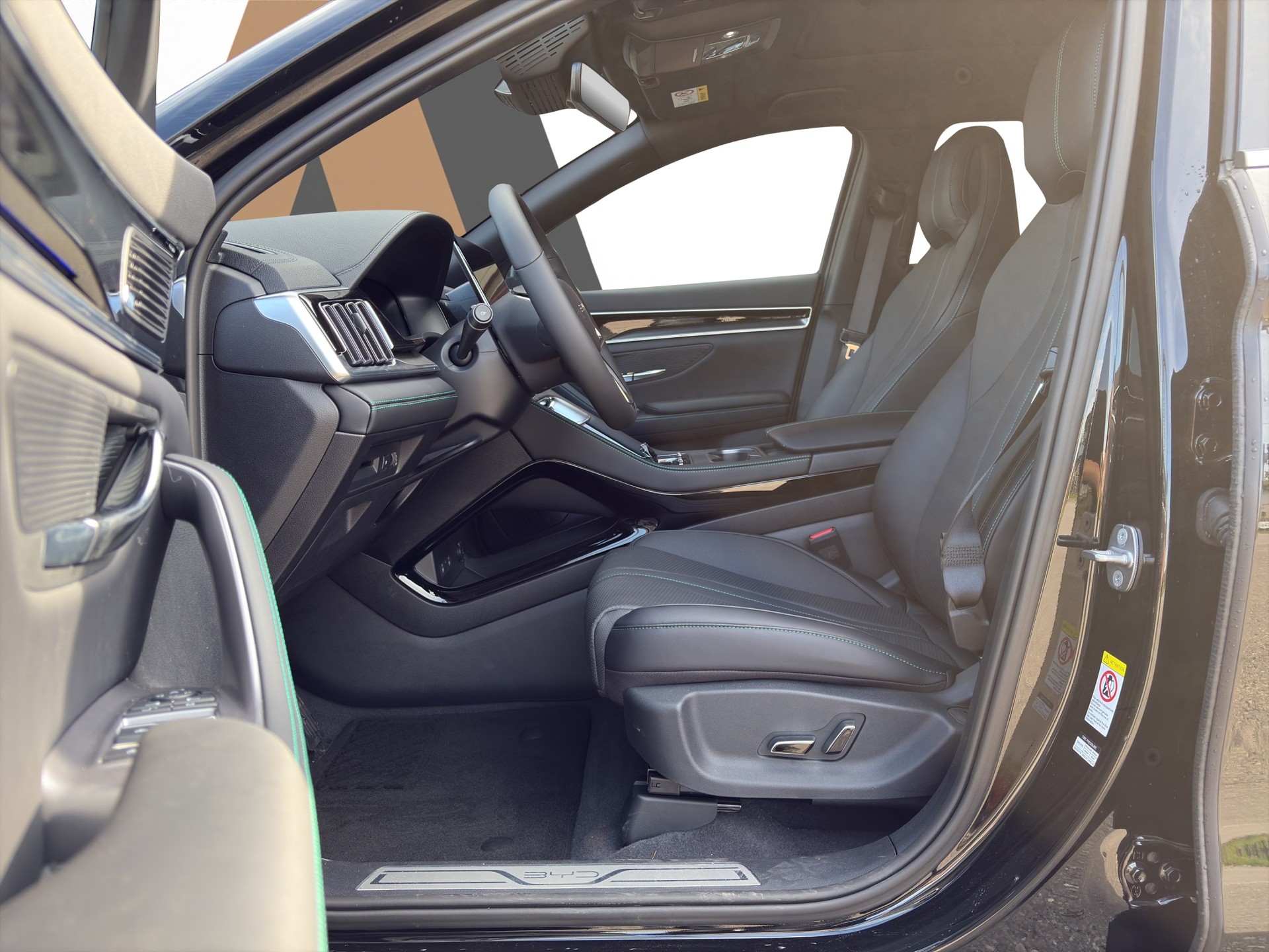 BYD Seal U DM-i Design AWD - 9