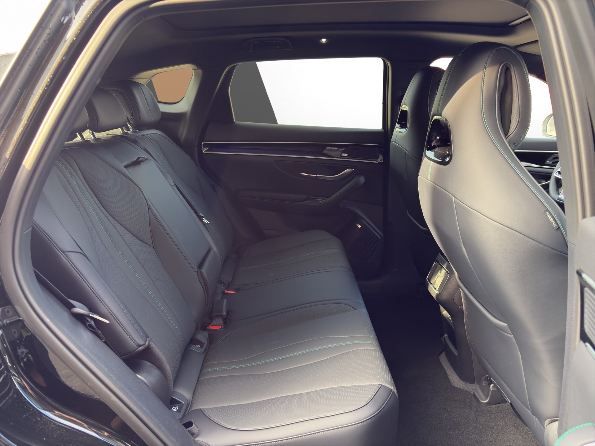 BYD Seal U DM-i Design AWD - 12