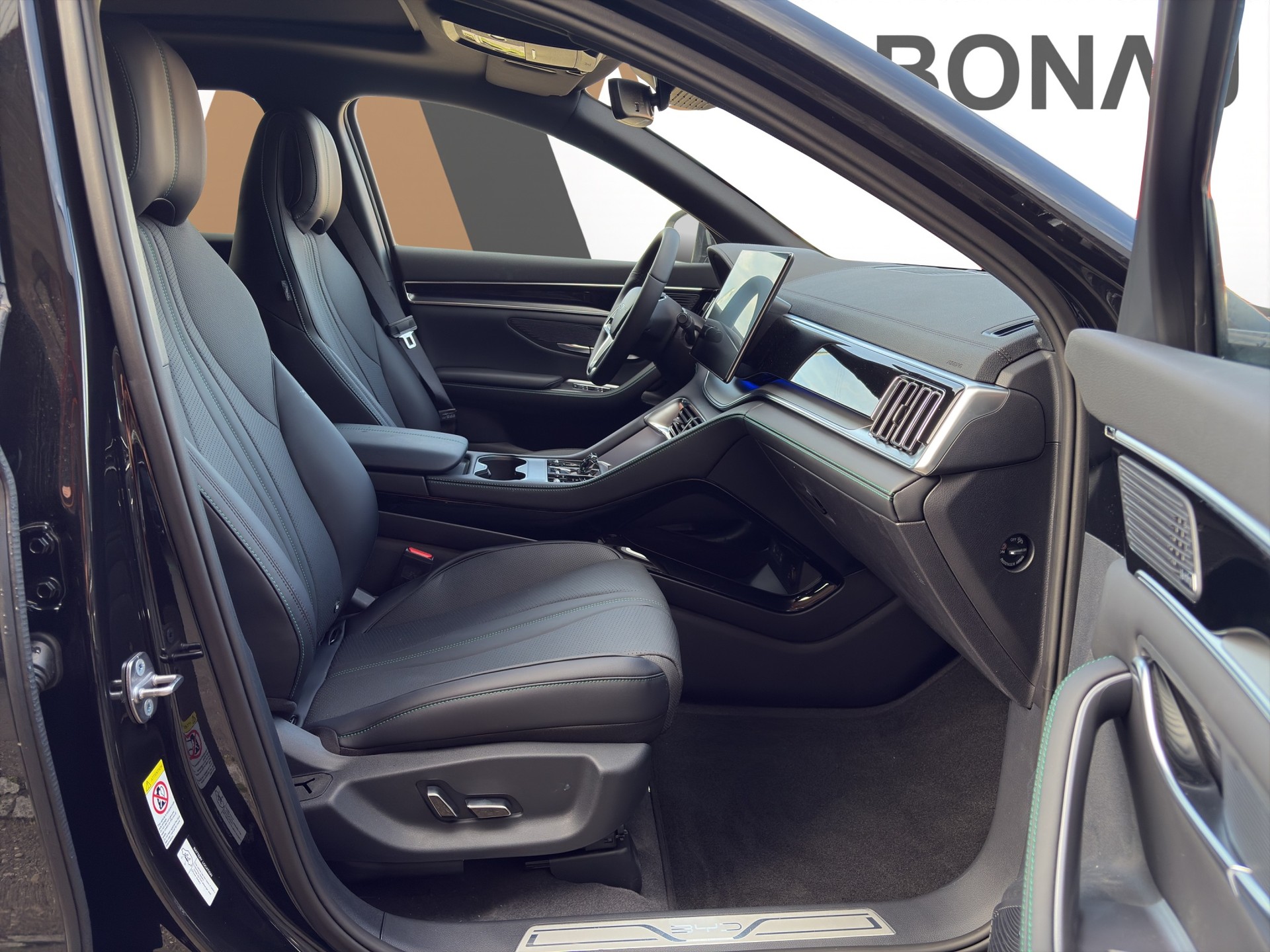 BYD Seal U DM-i Design AWD - 10