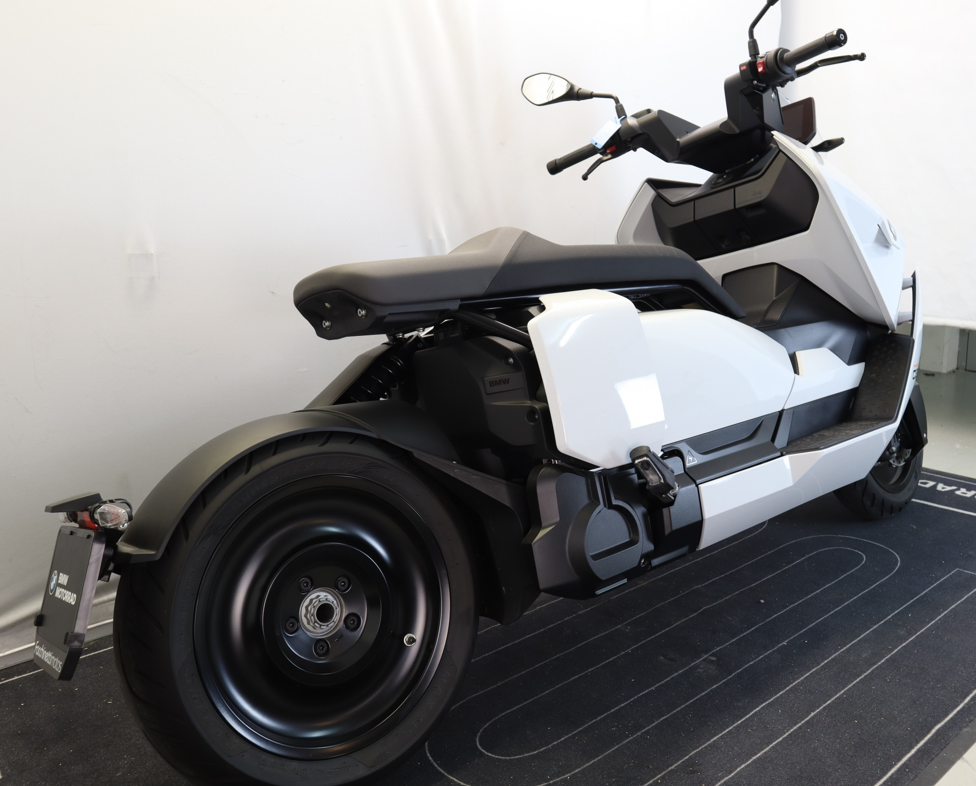 BMW CE 04 - 5