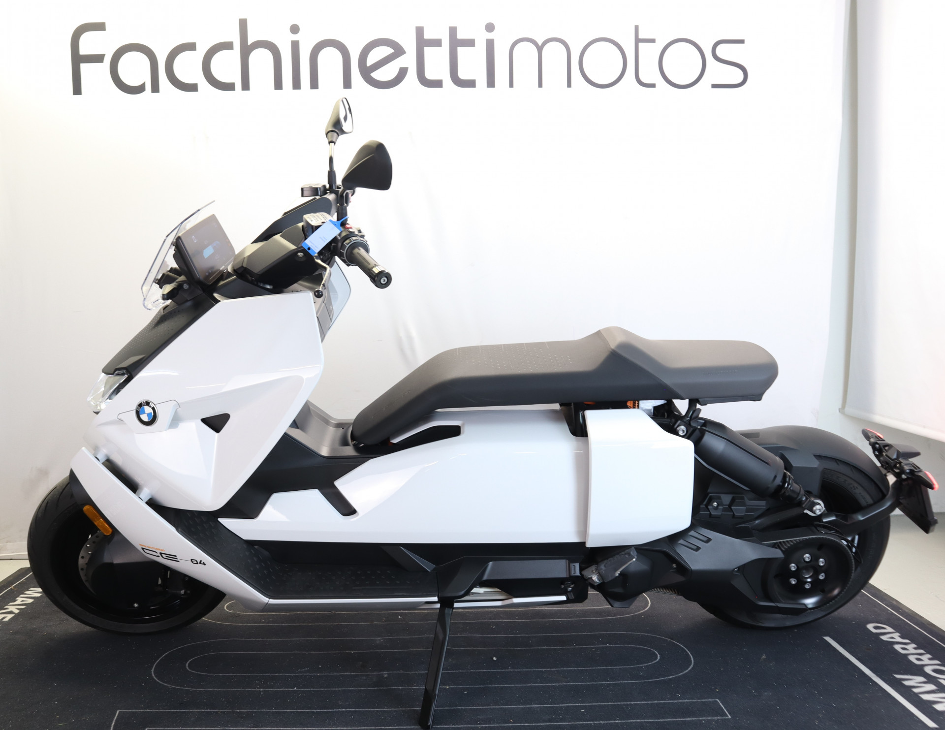 BMW CE 04 - 2