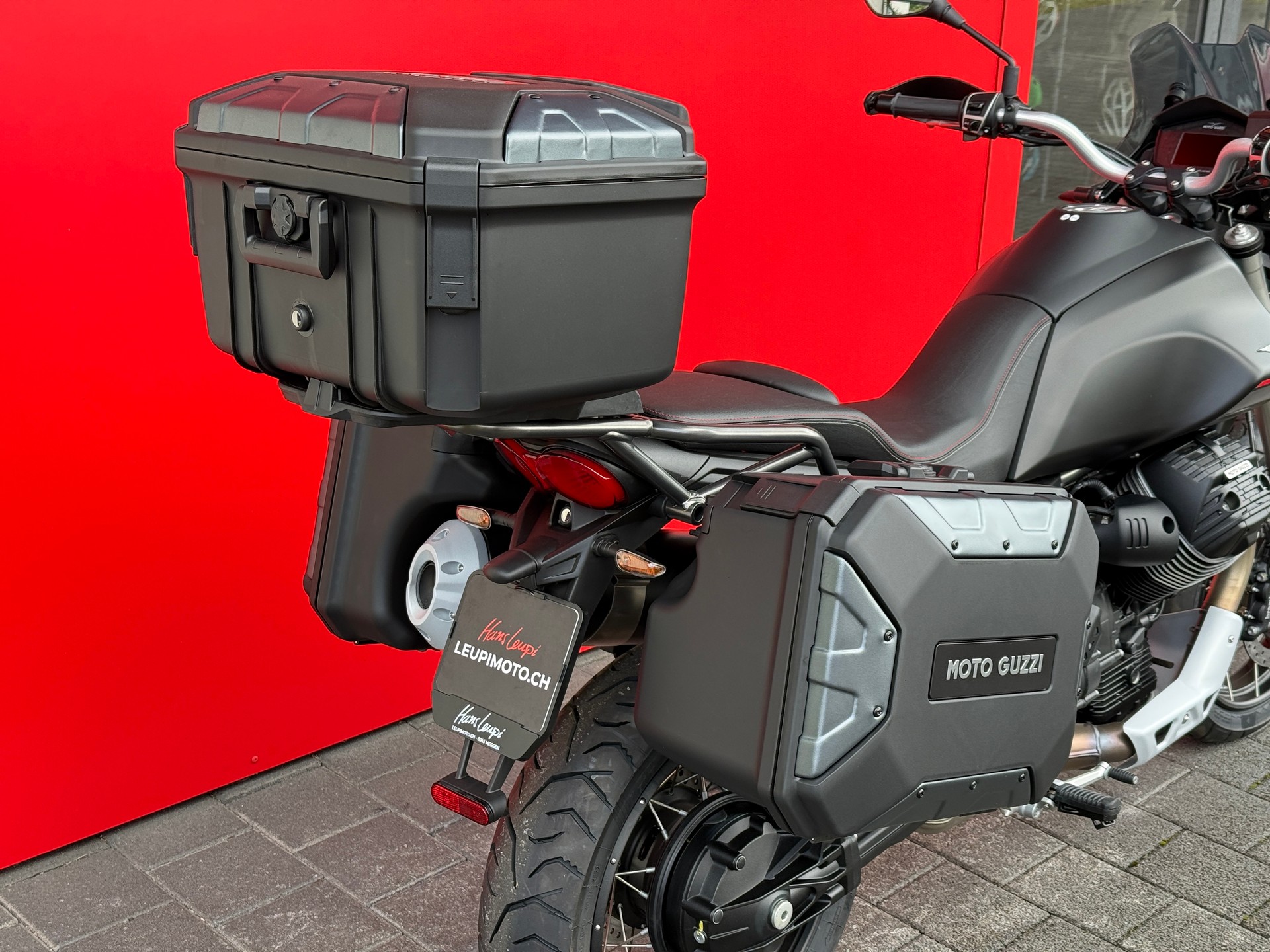 MOTO GUZZI V85 TT Touring - 4