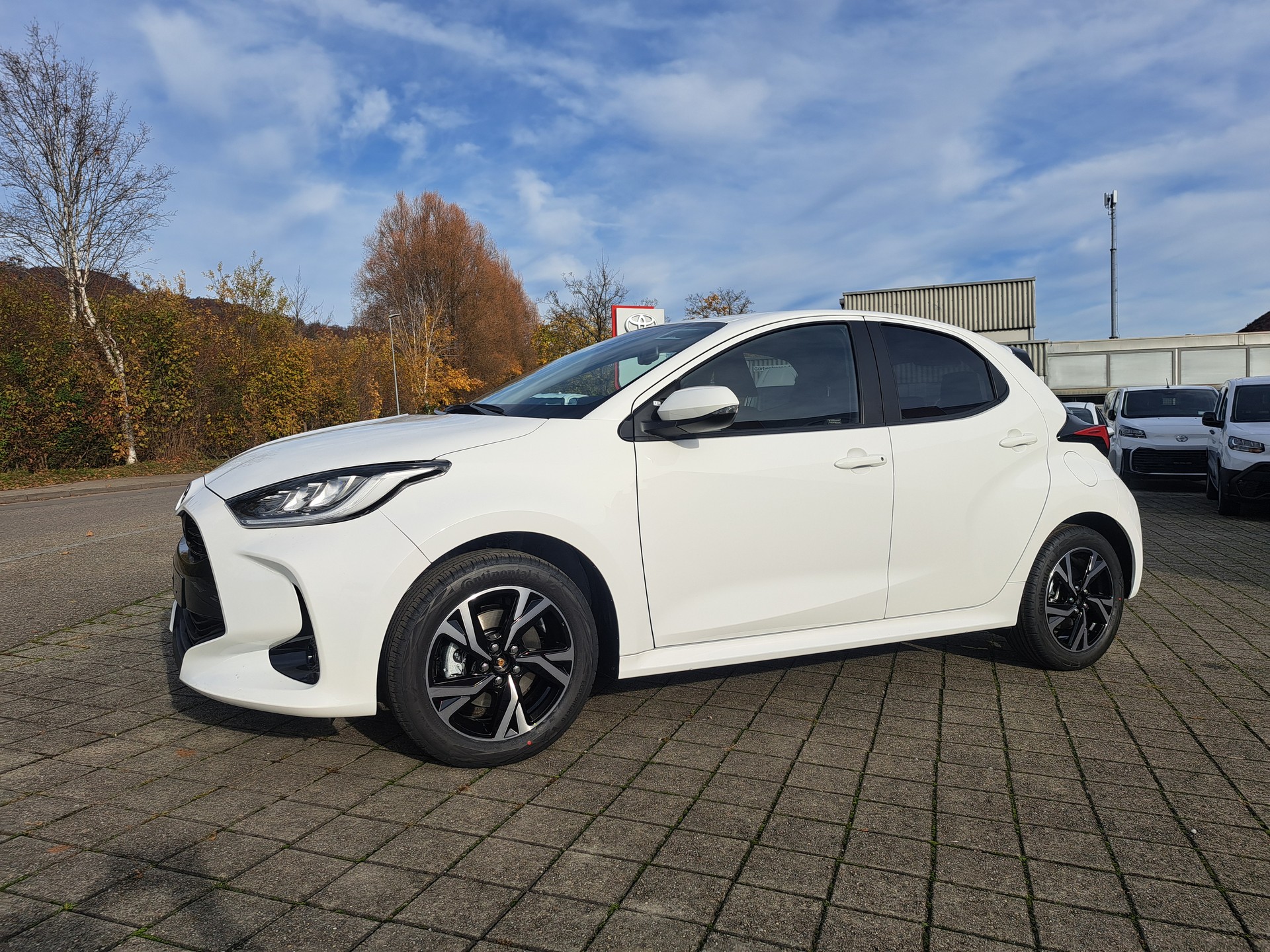 TOYOTA Yaris 1.5 Trend e-CVT - 11