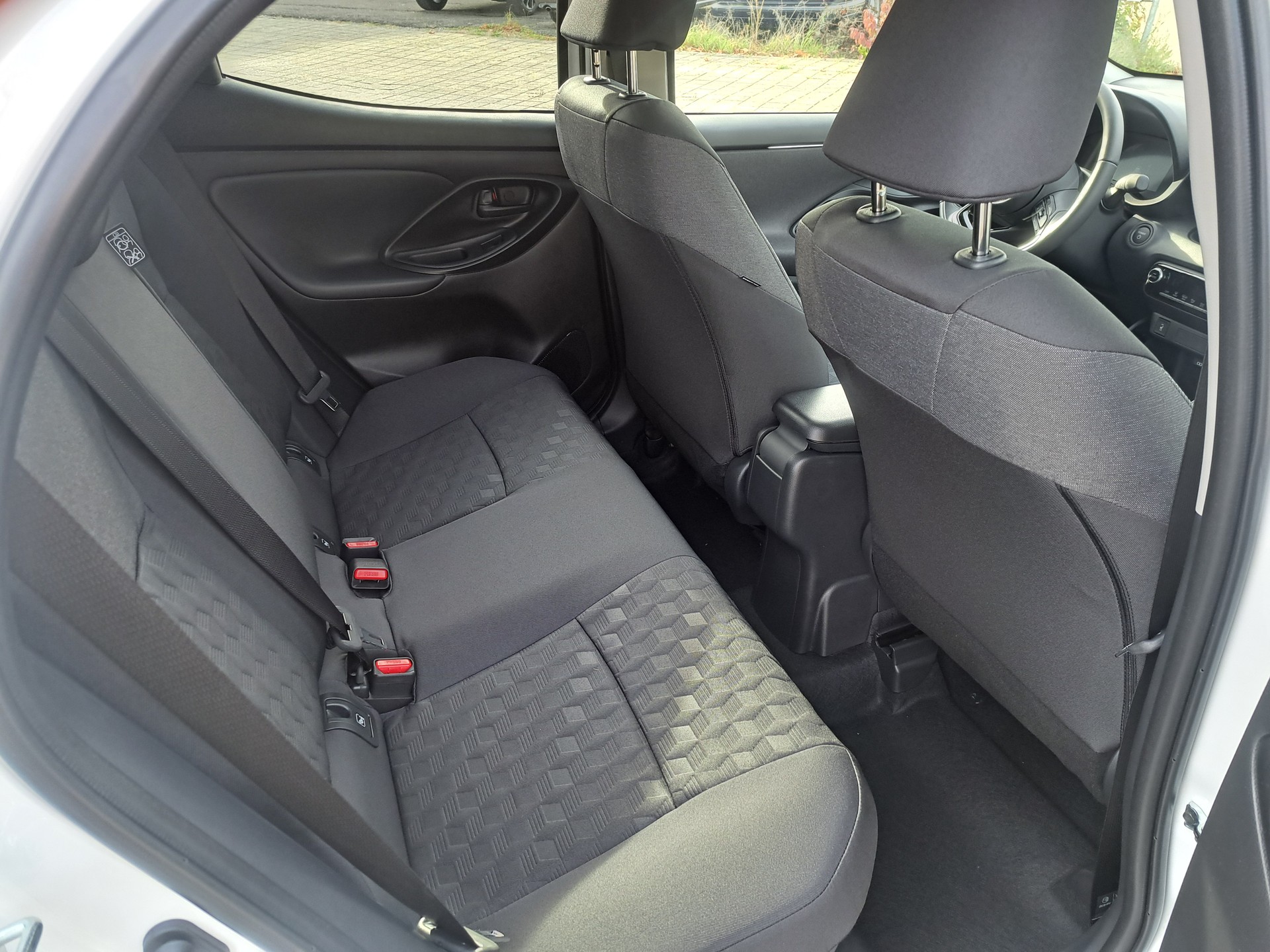 TOYOTA Yaris 1.5 Trend e-CVT - 7