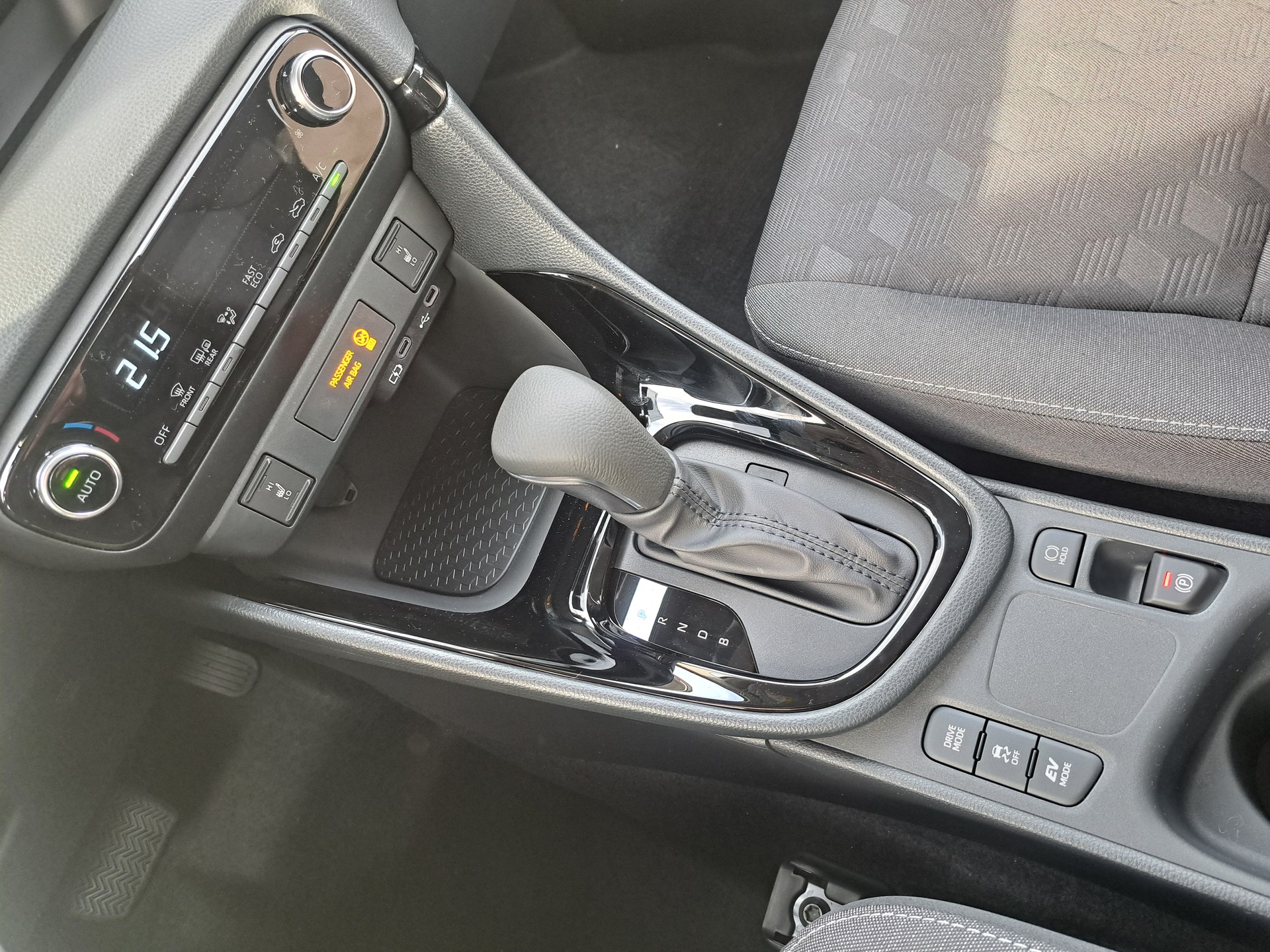 TOYOTA Yaris 1.5 Trend e-CVT - 14