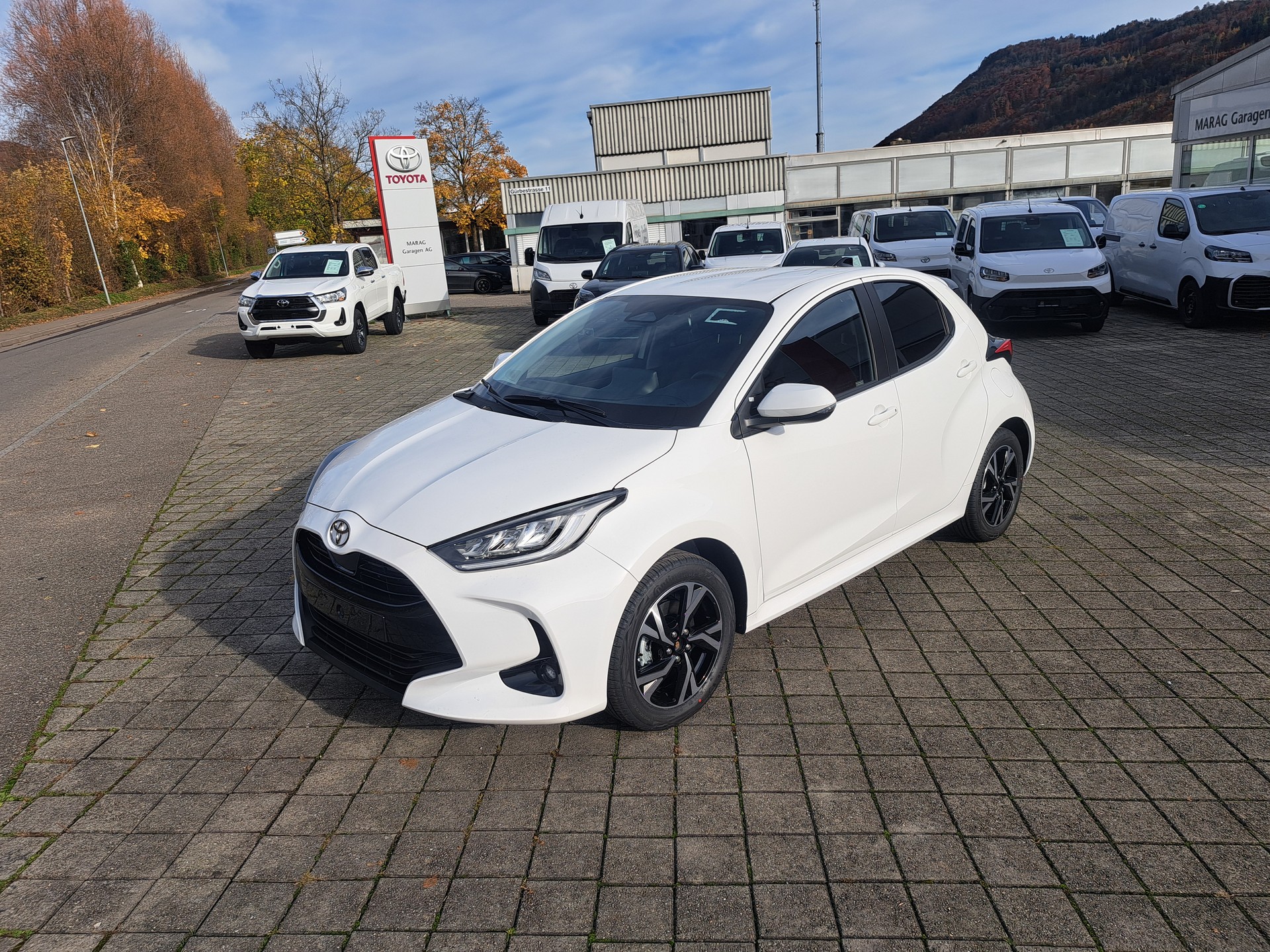 TOYOTA Yaris 1.5 Trend e-CVT - 2