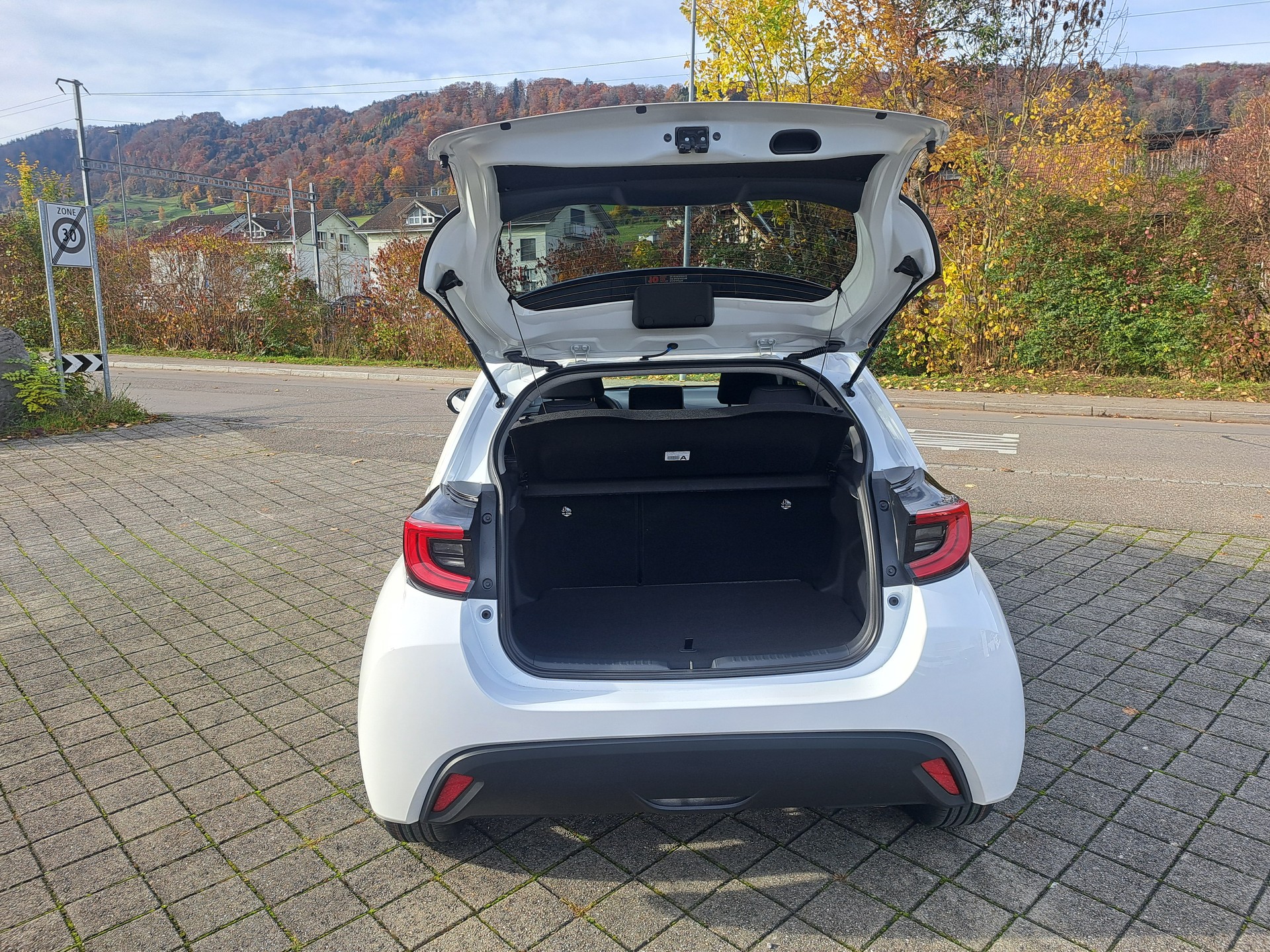 TOYOTA Yaris 1.5 Trend e-CVT - 9
