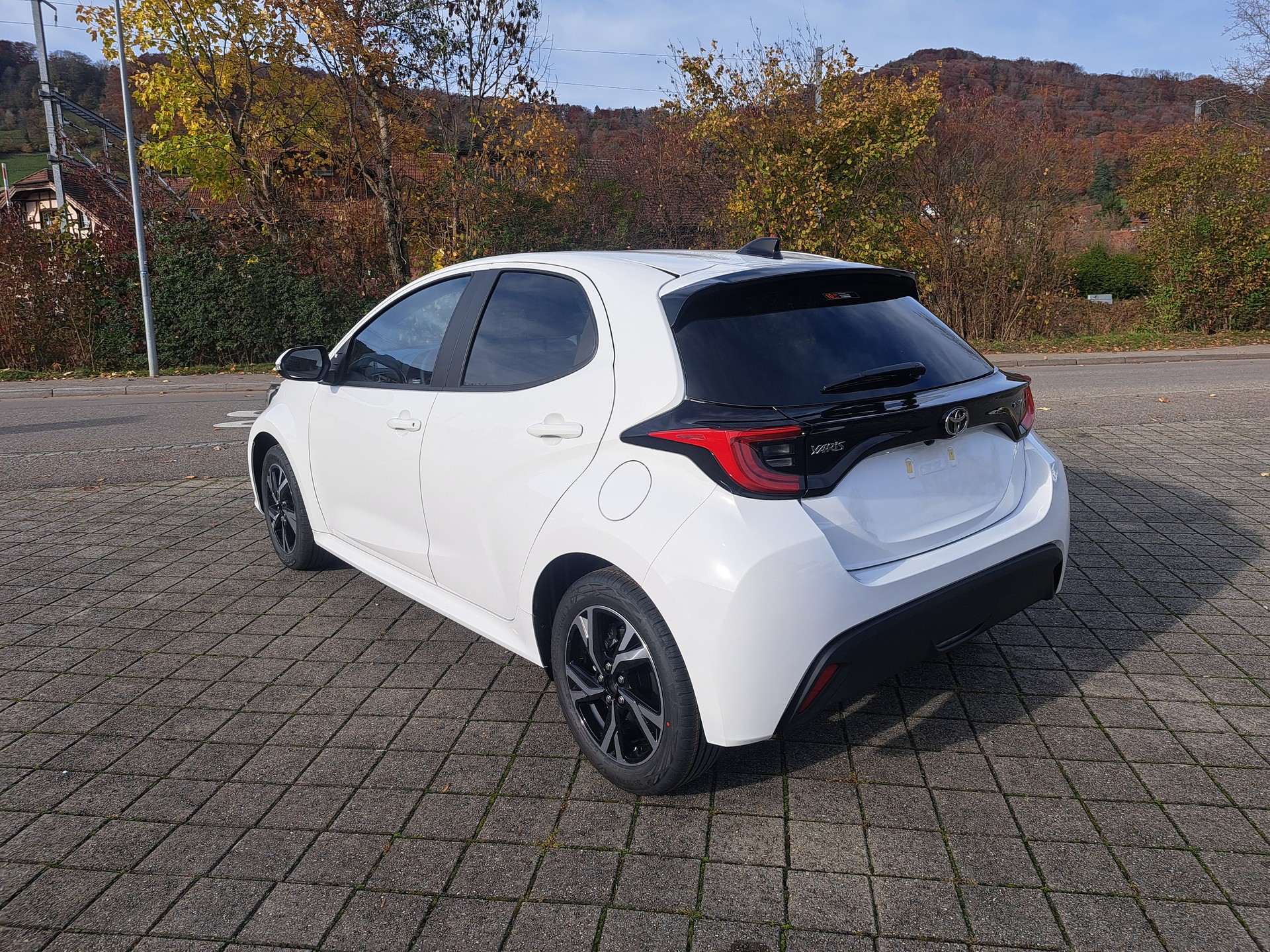 TOYOTA Yaris 1.5 Trend e-CVT - 10