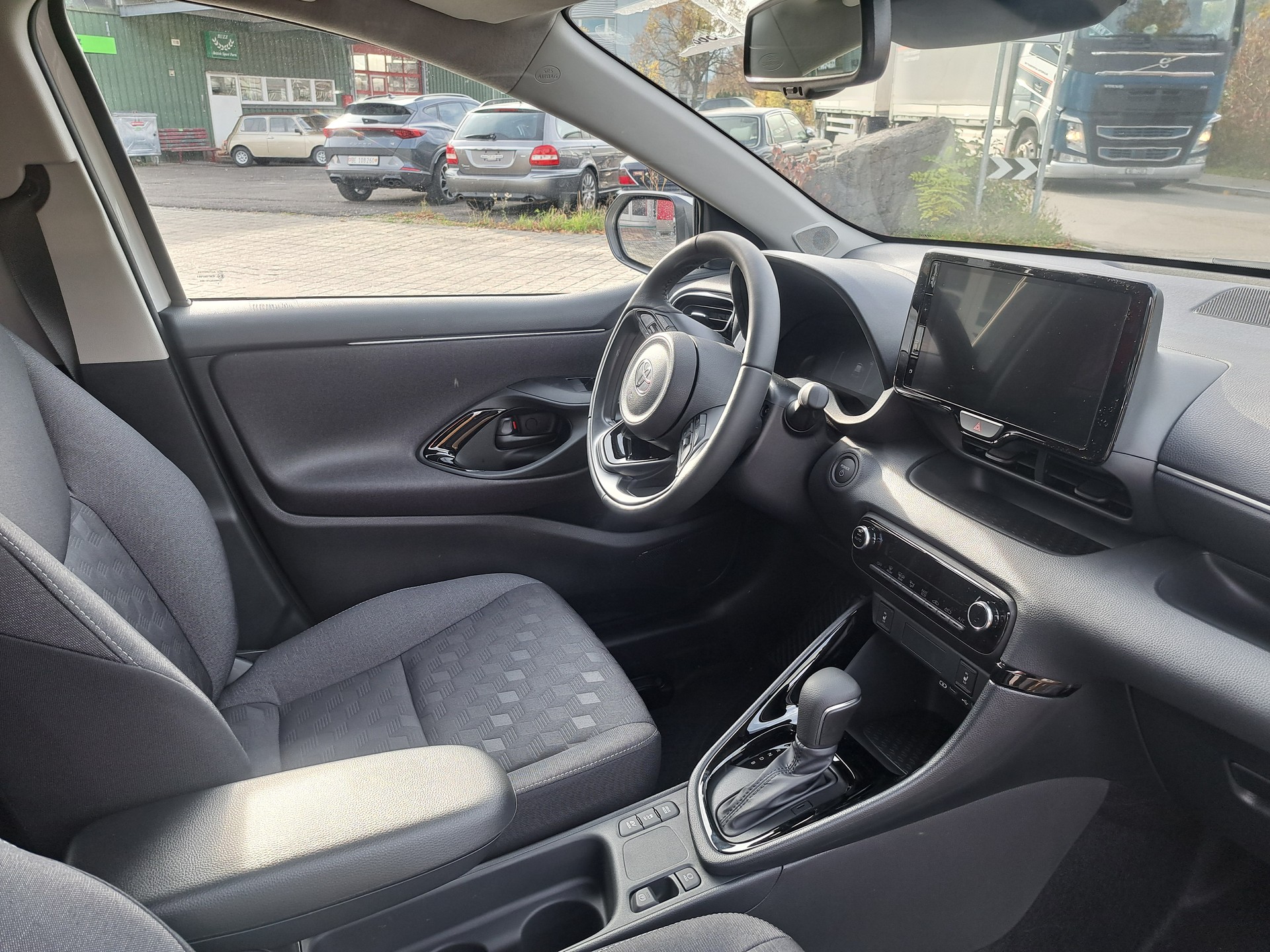 TOYOTA Yaris 1.5 Trend e-CVT - 5