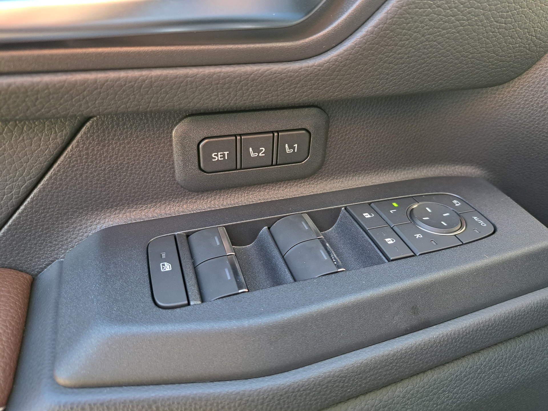 TOYOTA Land Cruiser 2.8TD 48V Invincible - 16