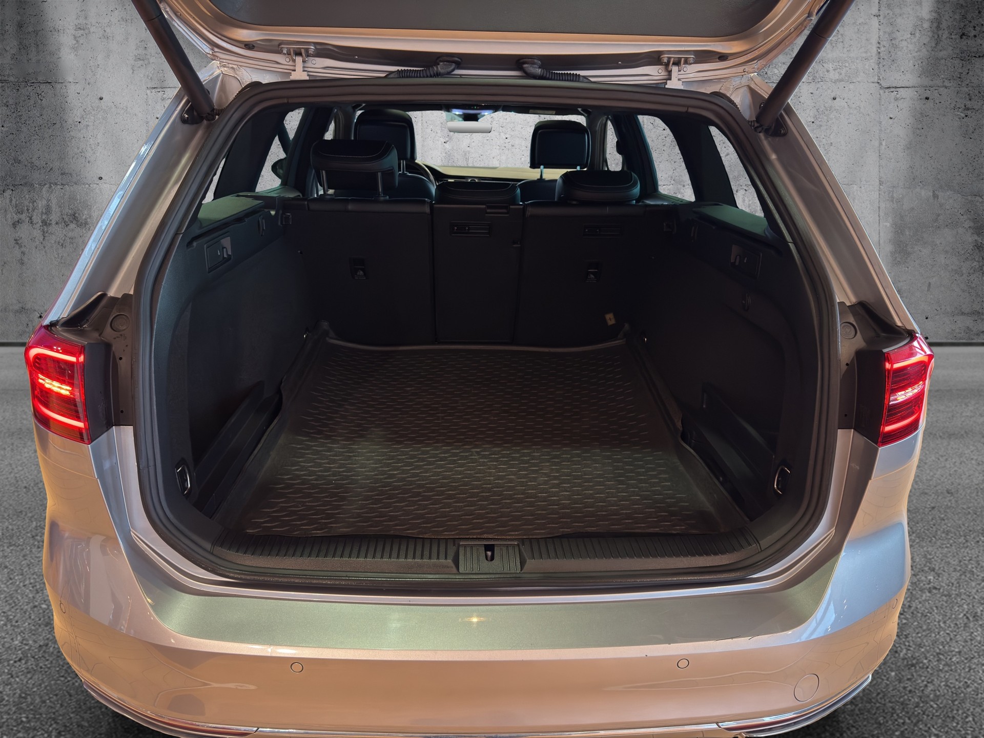 VW Passat Variant 2.0 TSI BMT Highline 4Motion DSG - 16