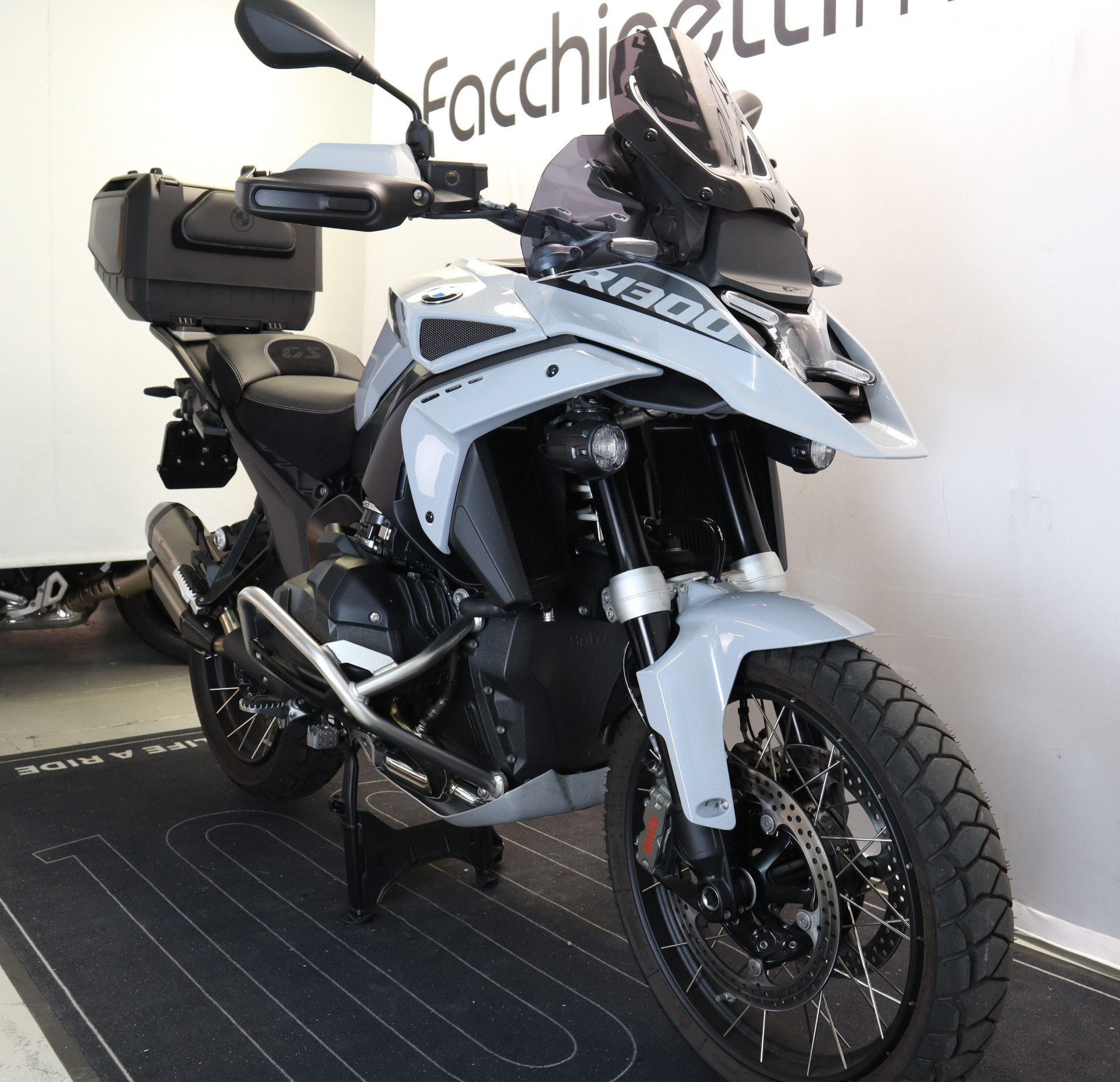 BMW R 1300 GS Triple Black *Services inclus 3ans/30 000 km* - 6