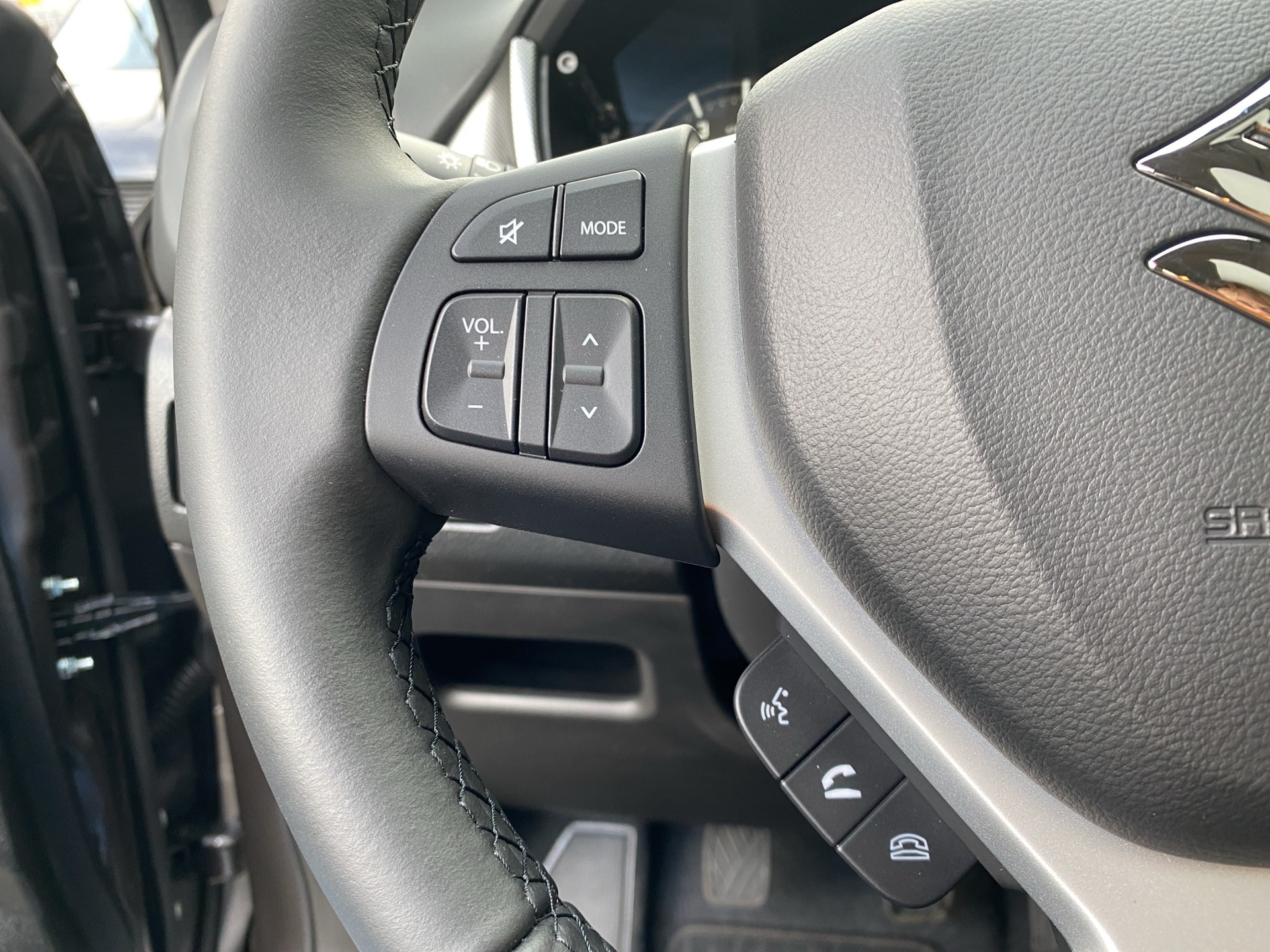 SUZUKI Vitara 1.4 Boosterjet Compact Top 4x4 Hybrid Automatic - 10