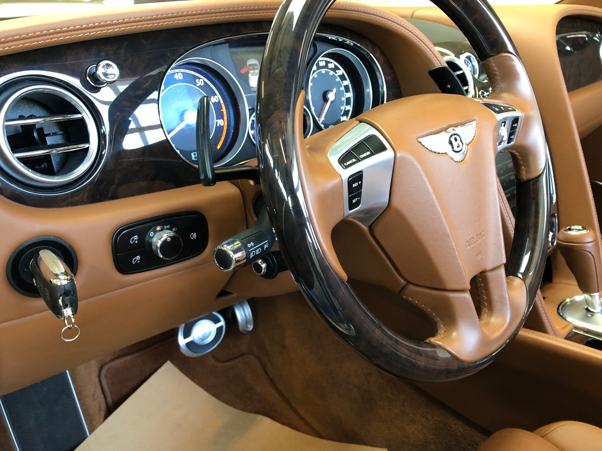 BENTLEY Continental GTC 4.0 V8 - 21