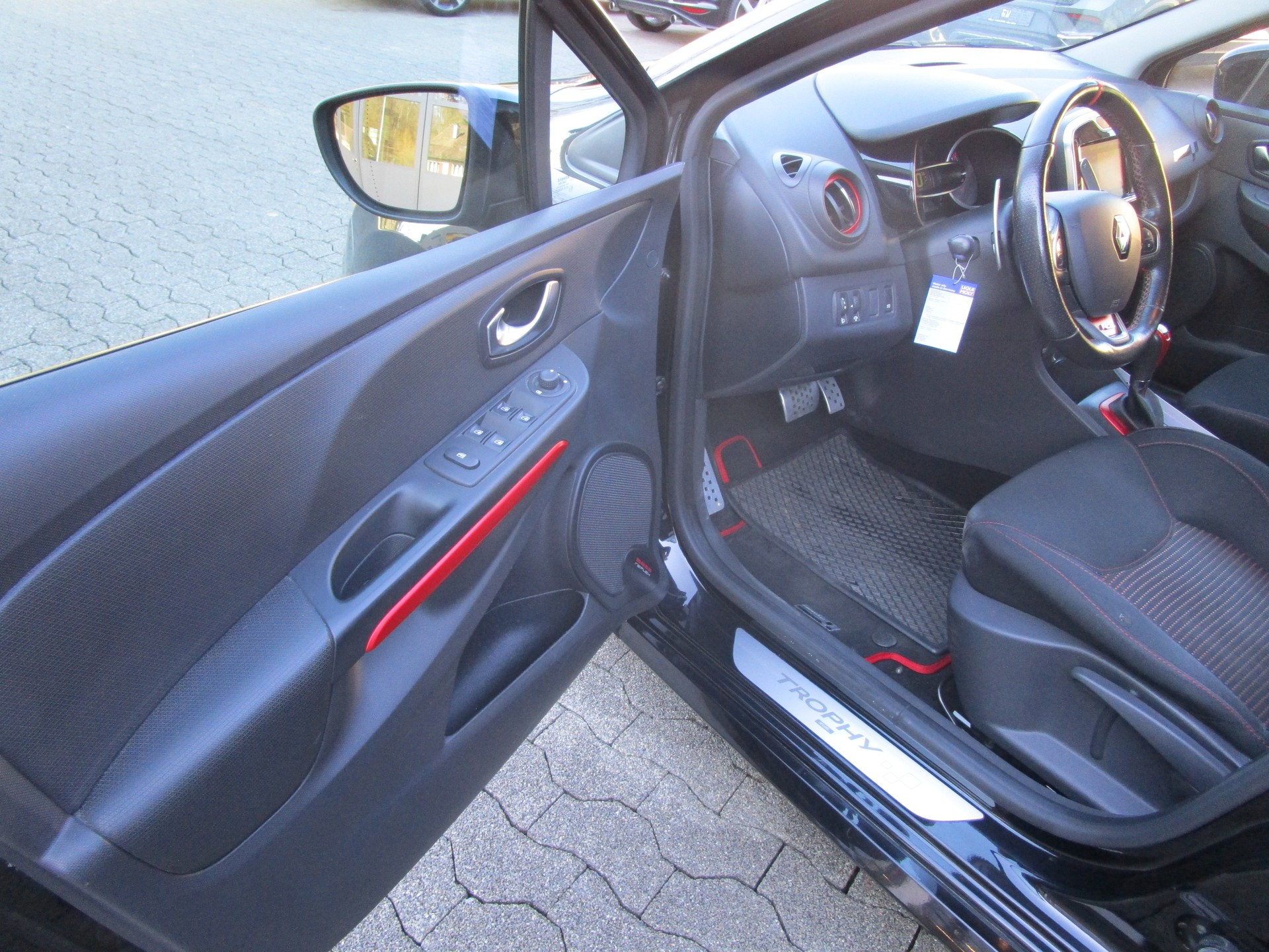 RENAULT Clio 1.6 T RS 220 Trophy EDC - 6