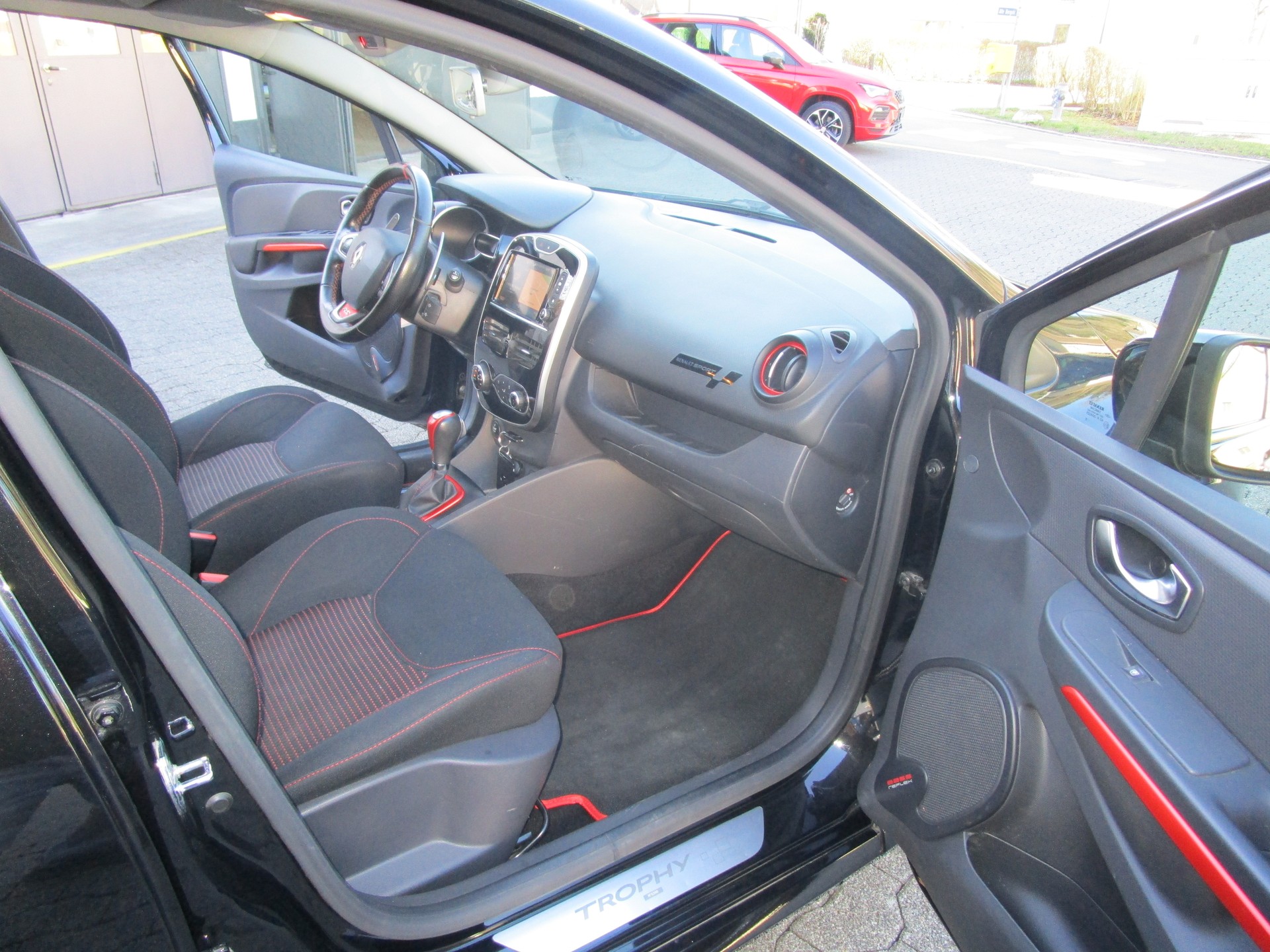 RENAULT Clio 1.6 T RS 220 Trophy EDC - 9