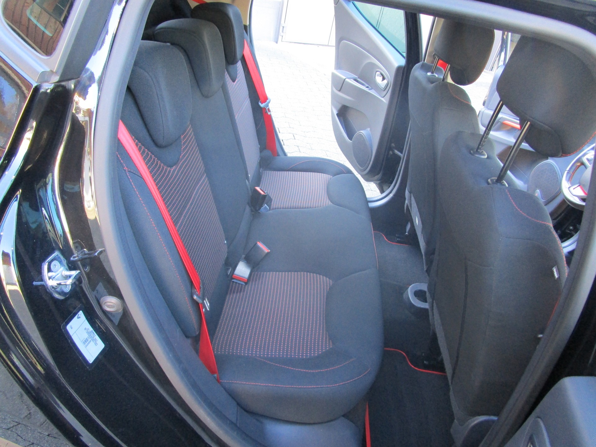 RENAULT Clio 1.6 T RS 220 Trophy EDC - 10