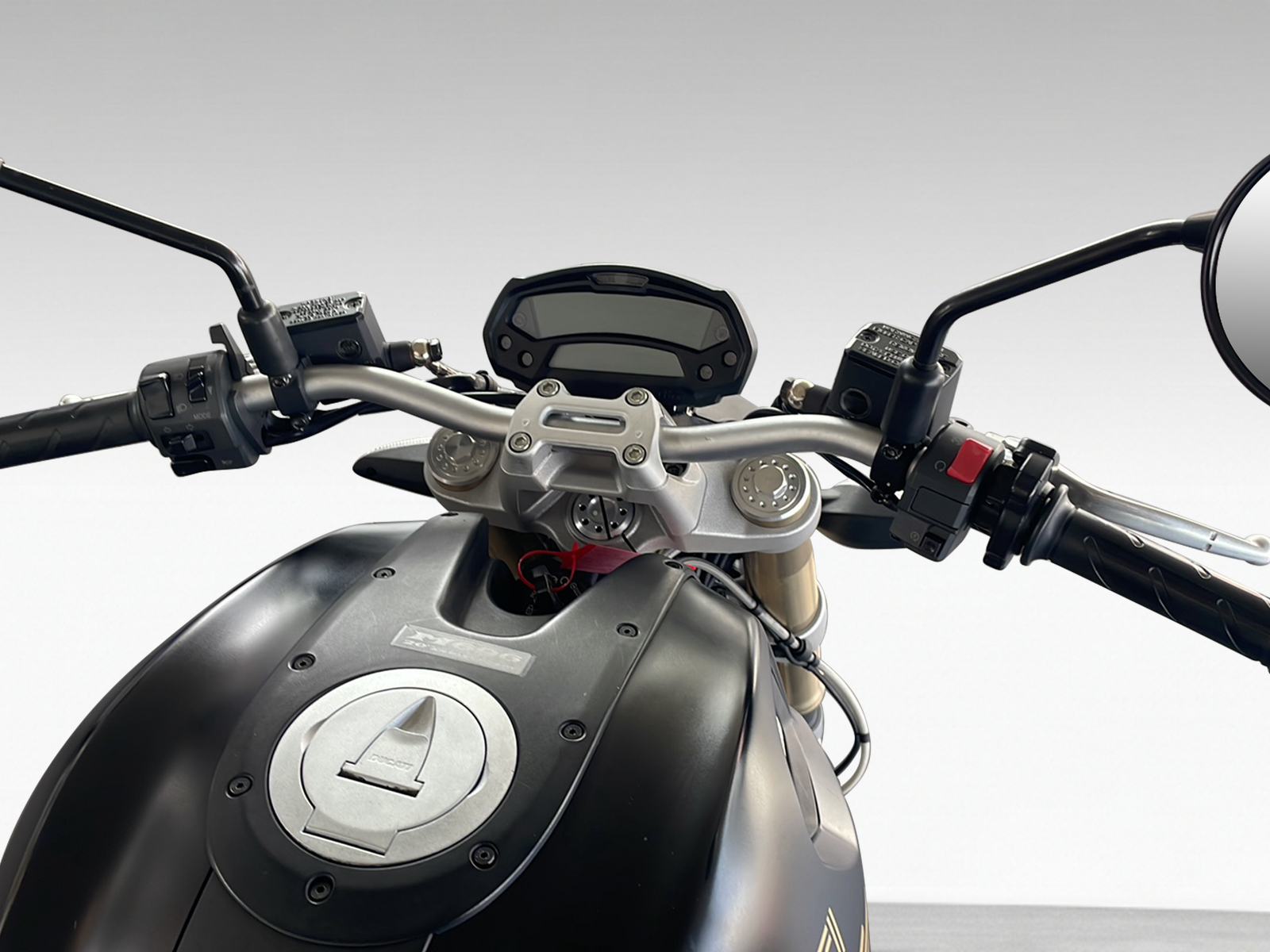 DUCATI 696 Monster ABS - 8