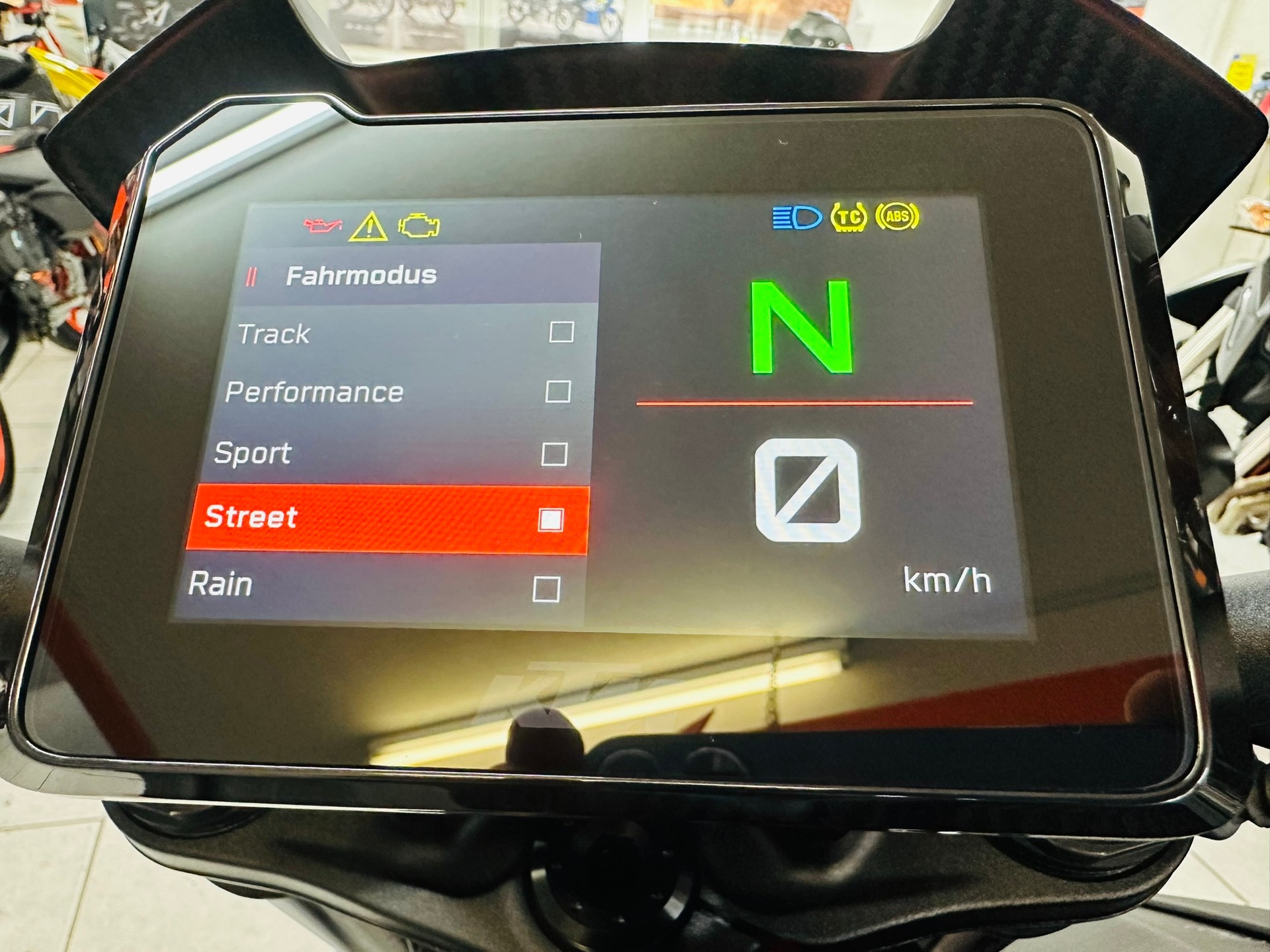 KTM 1290 Super Duke R EVO - 9