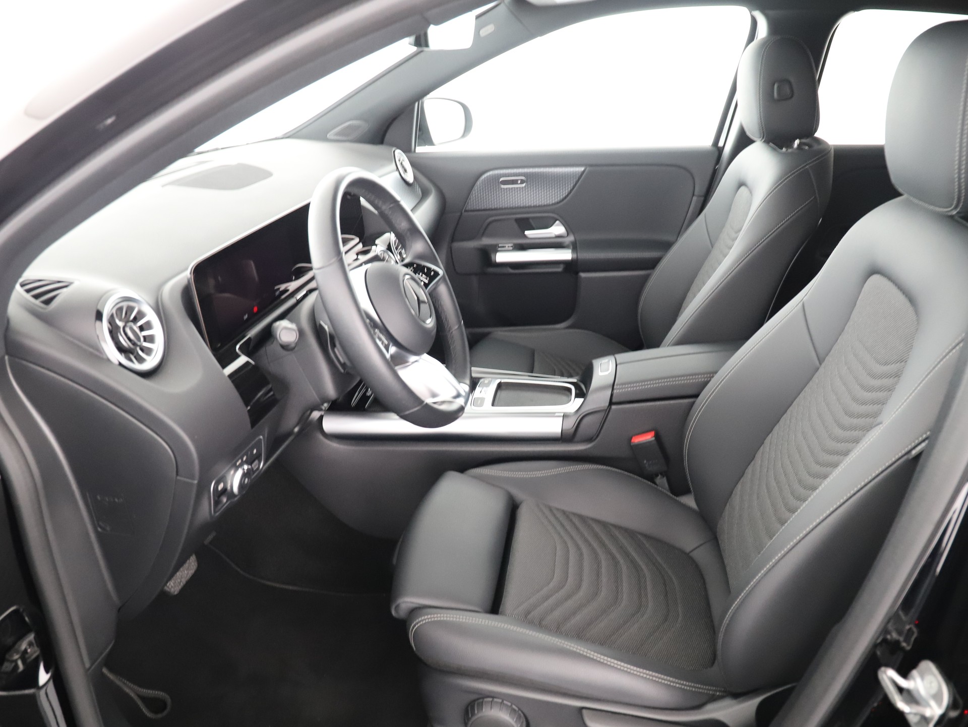 MERCEDES-BENZ GLA 200 7G-DCT - 10