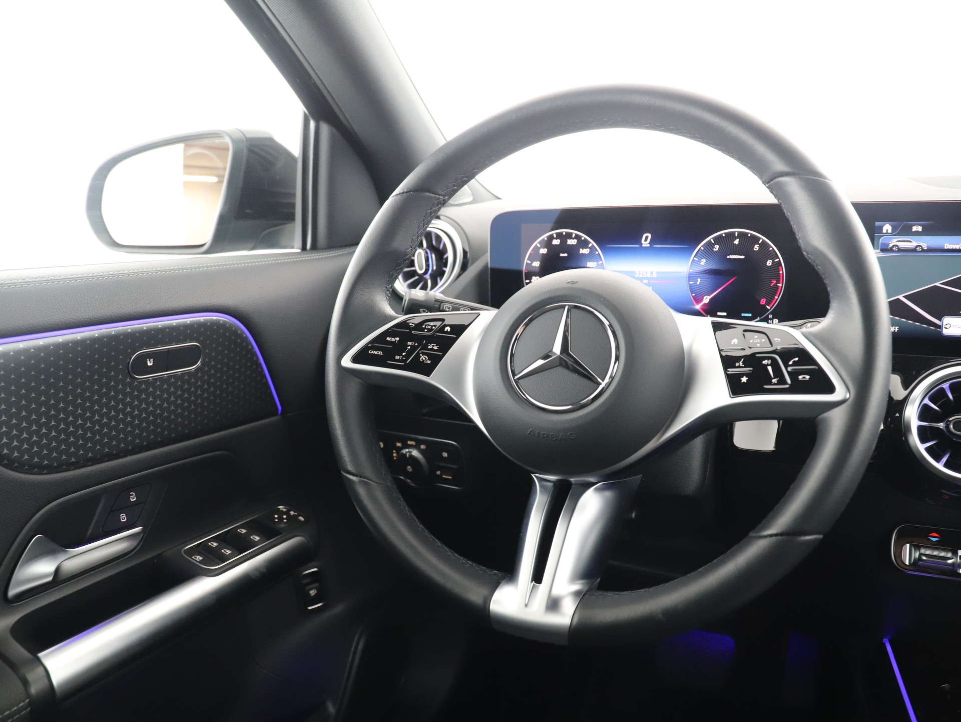 MERCEDES-BENZ GLA 200 7G-DCT - 12