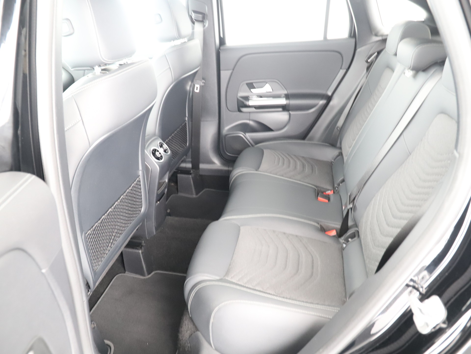 MERCEDES-BENZ GLA 200 7G-DCT - 13