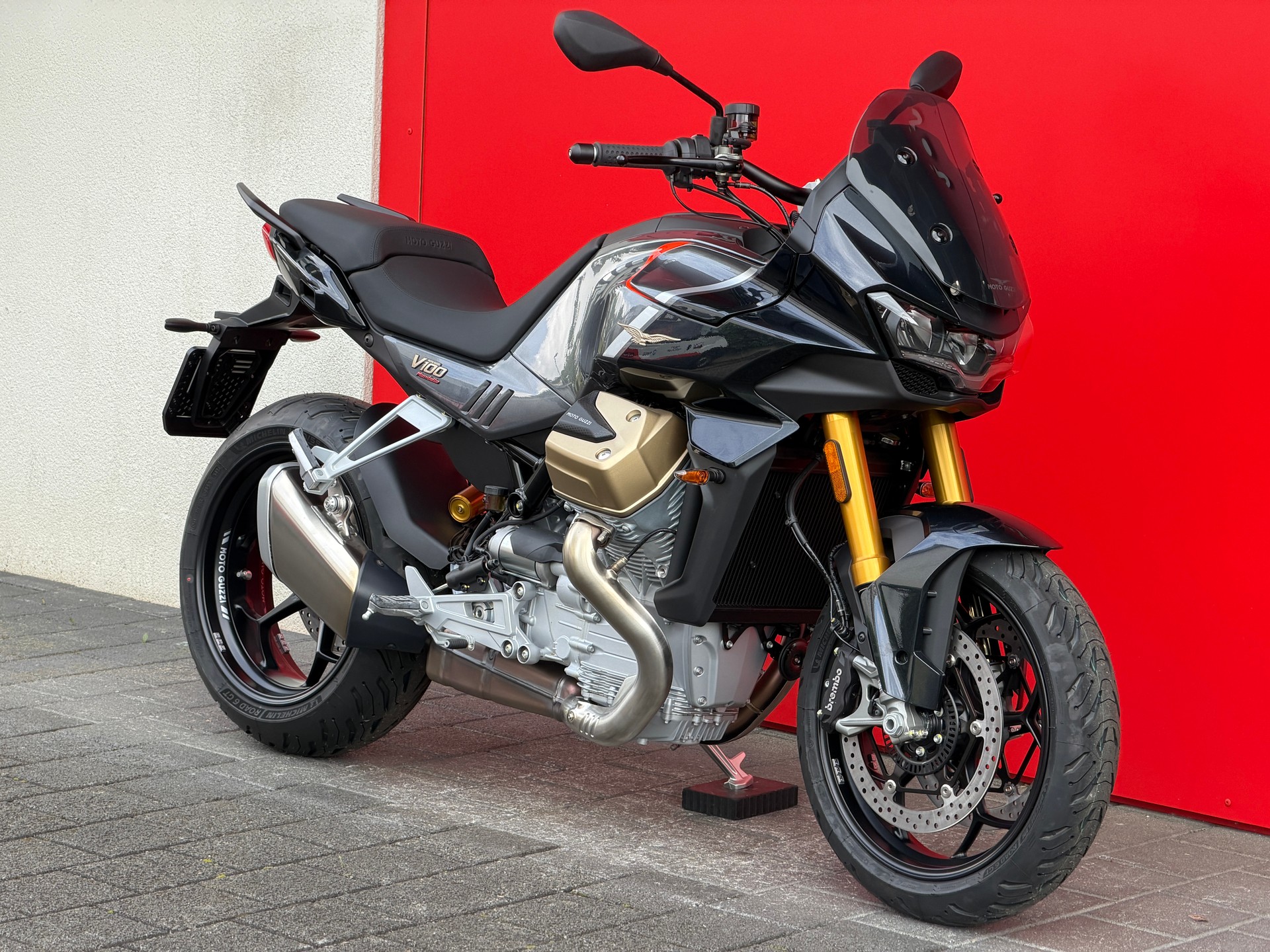 MOTO GUZZI V100 Mandello S - 11