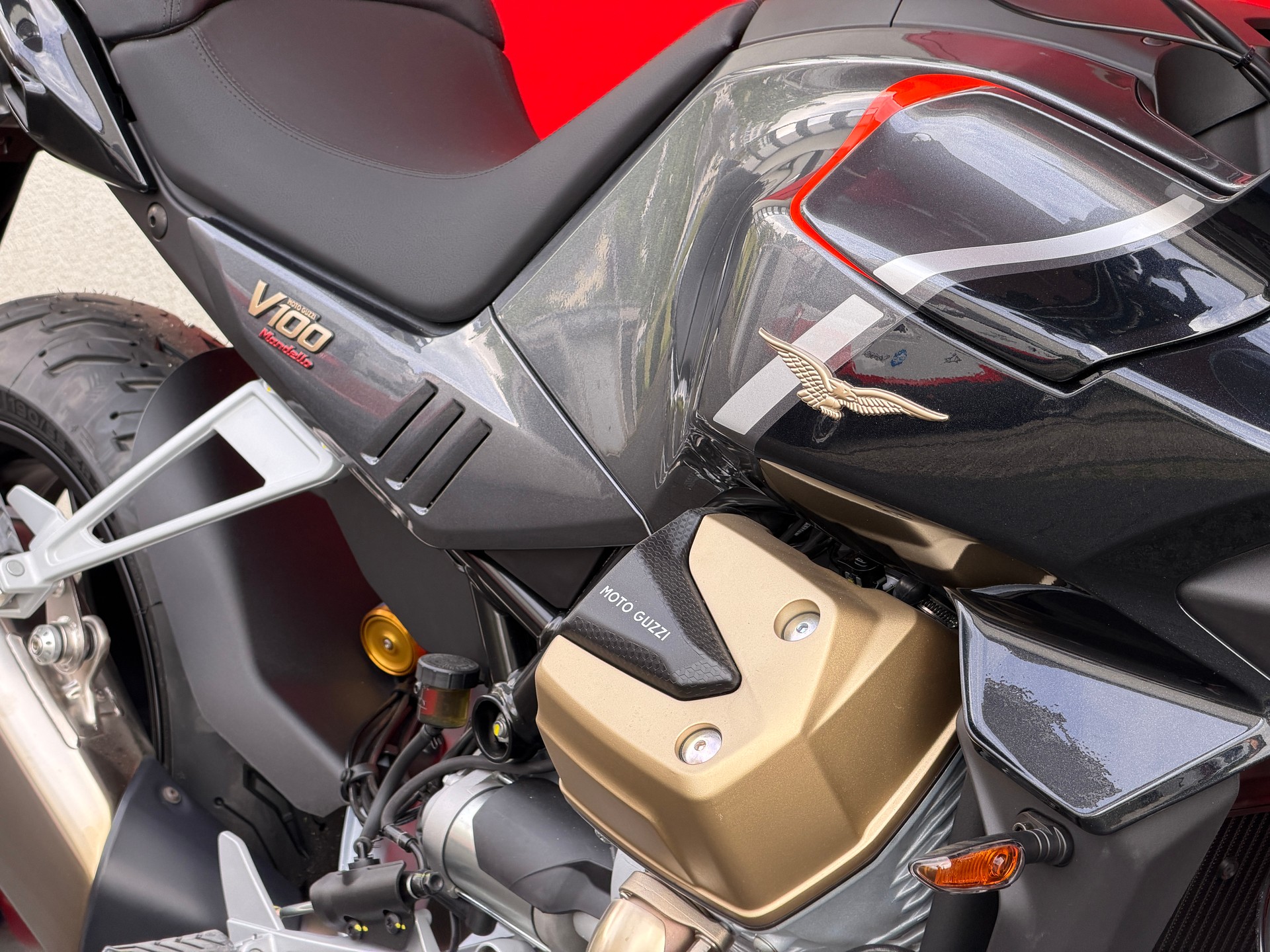 MOTO GUZZI V100 Mandello S - 13