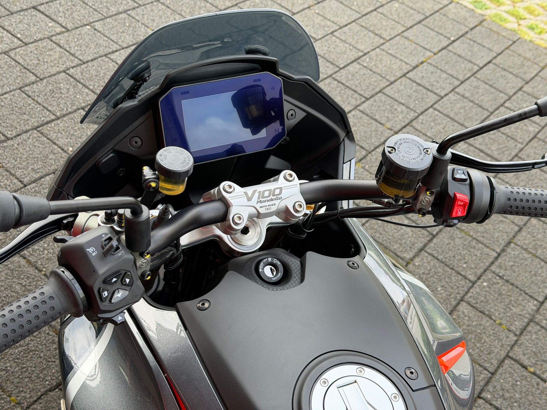 MOTO GUZZI V100 Mandello S - 10